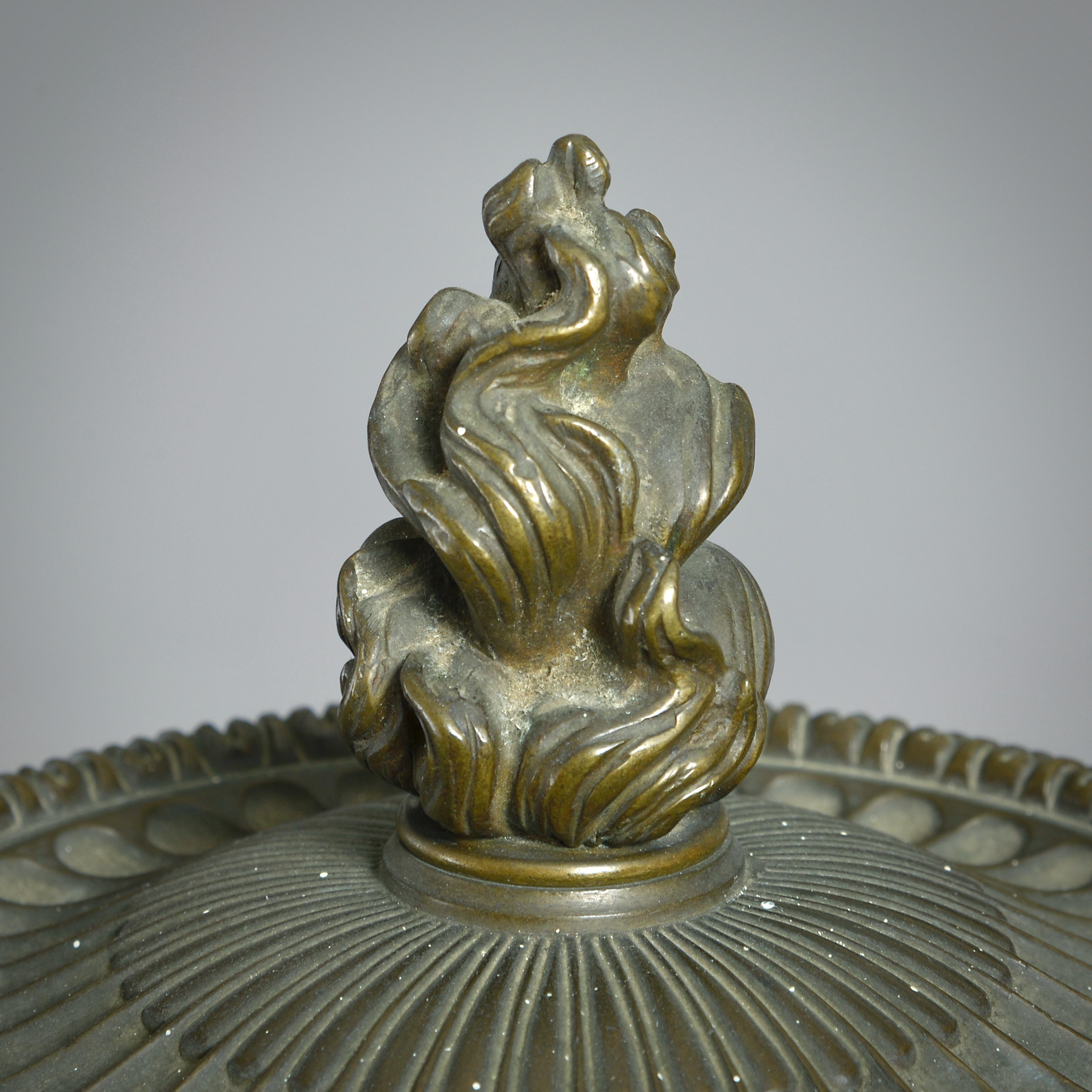 Paire de torchères Regency en bronze en vente 3