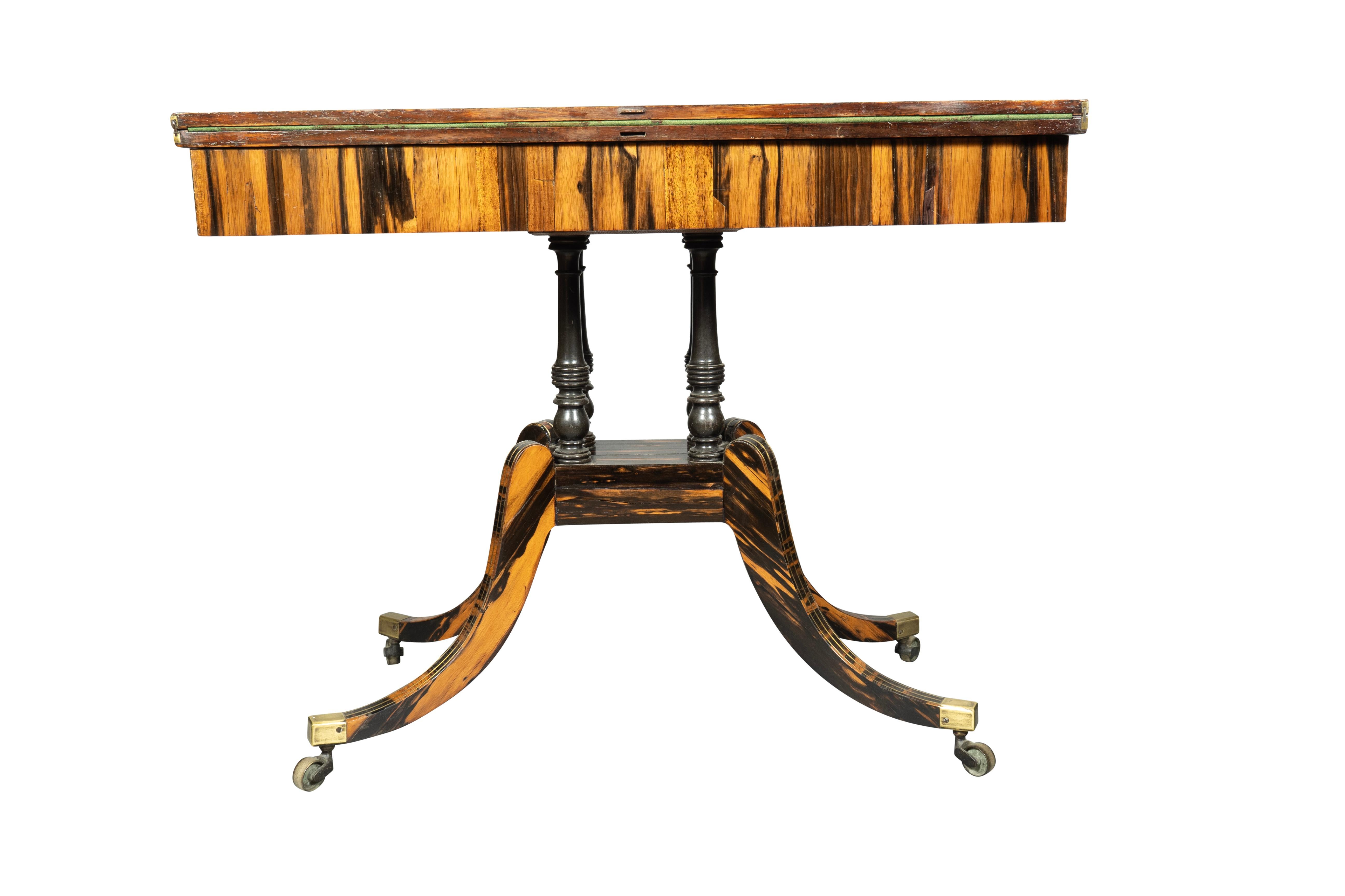 Paire de tables de jeu Regency en calèche et laiton incrusté en vente 4