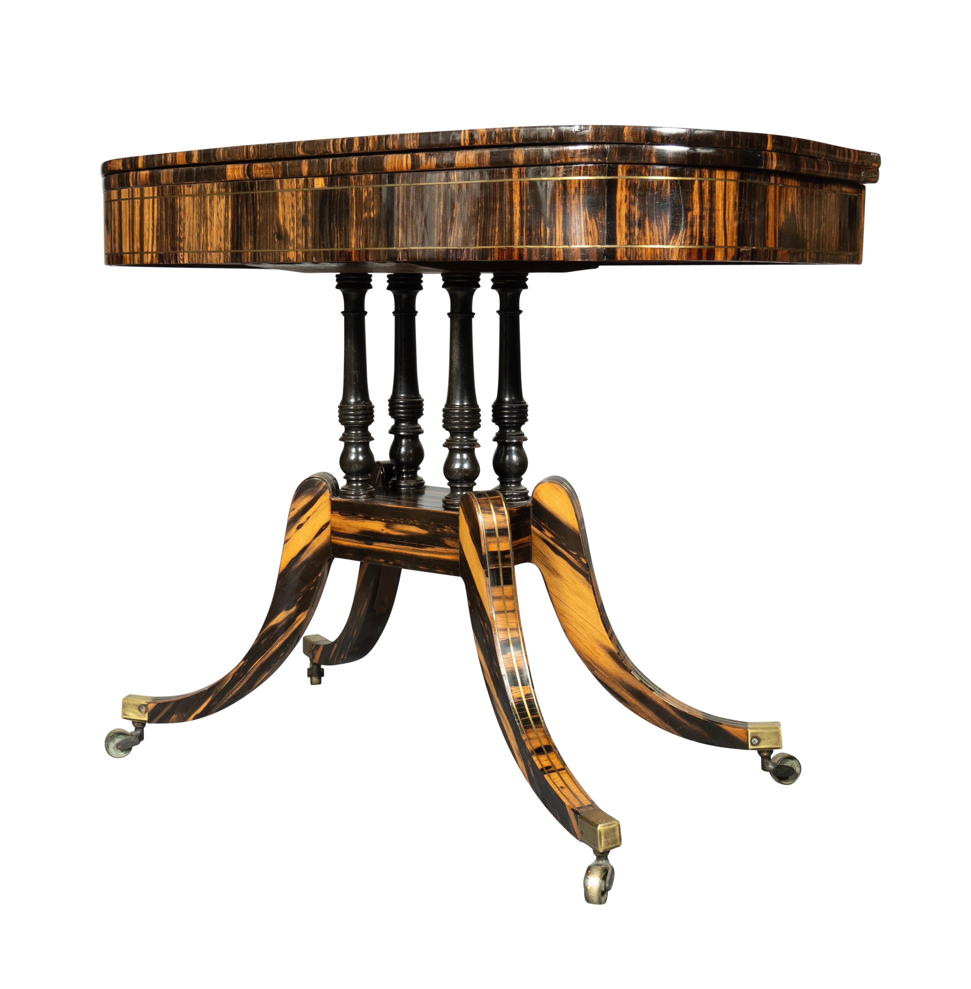 Paire de tables de jeu Regency en calèche et laiton incrusté en vente 6