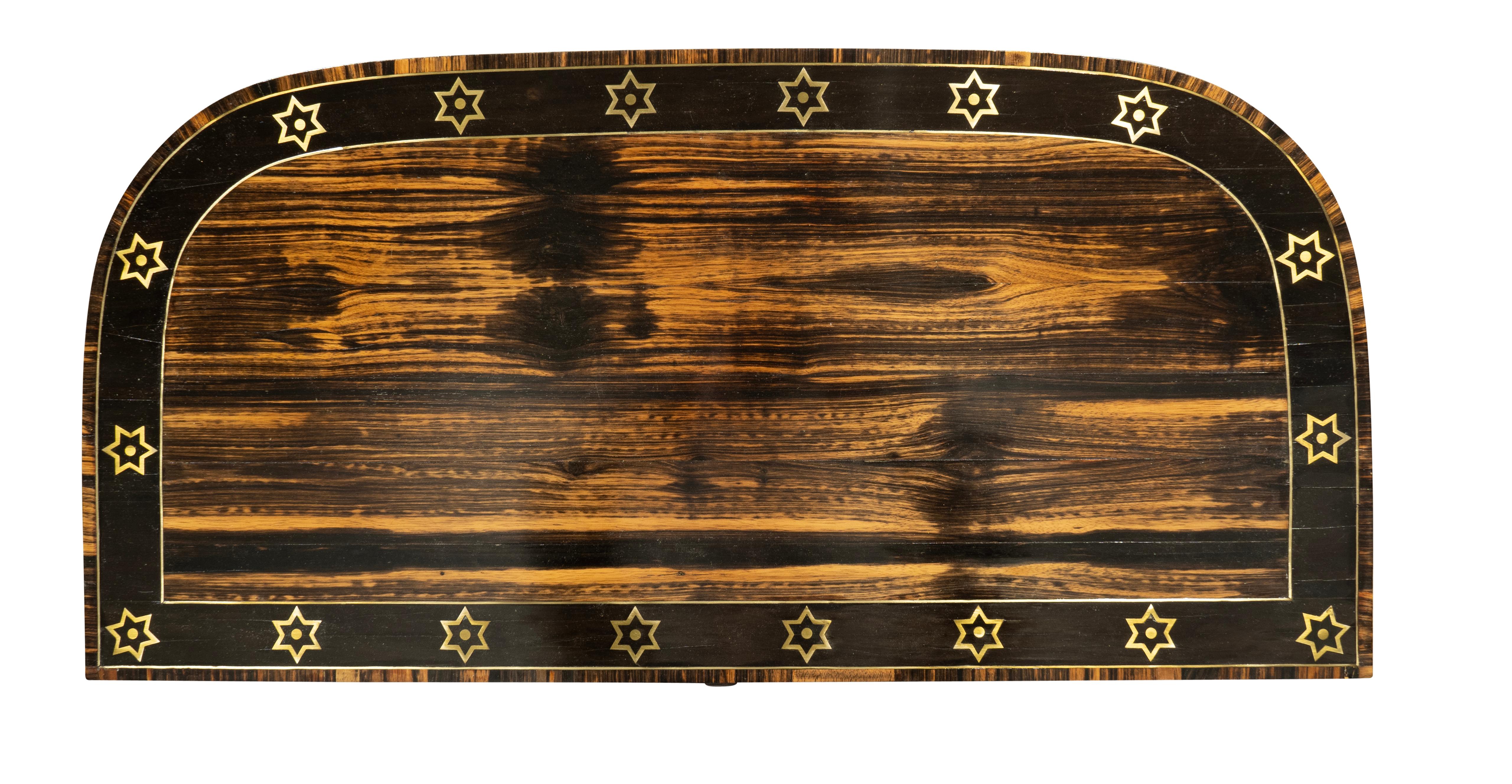 Paire de tables de jeu Regency en calèche et laiton incrusté en vente 7