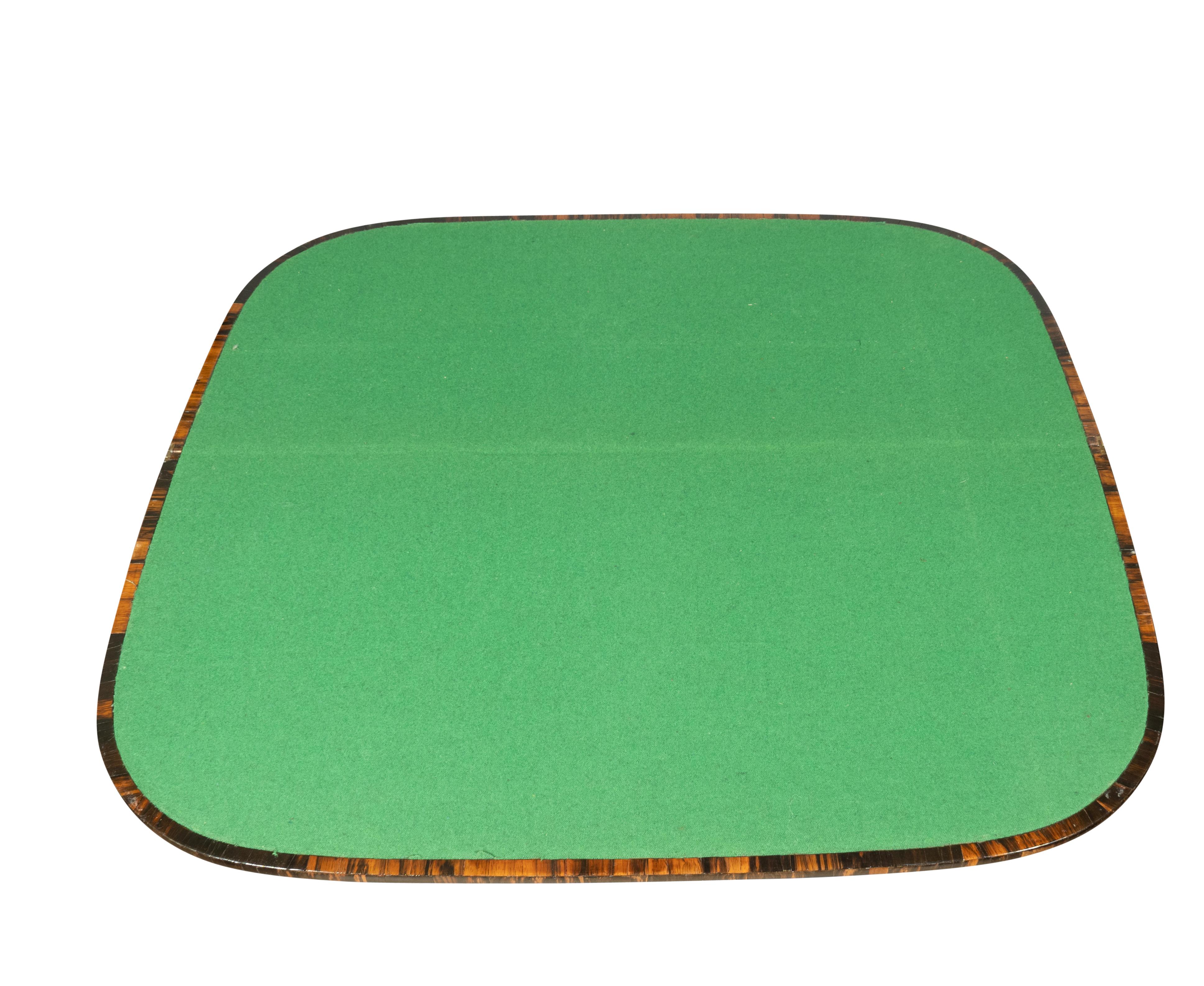 Paire de tables de jeu Regency en calèche et laiton incrusté en vente 9