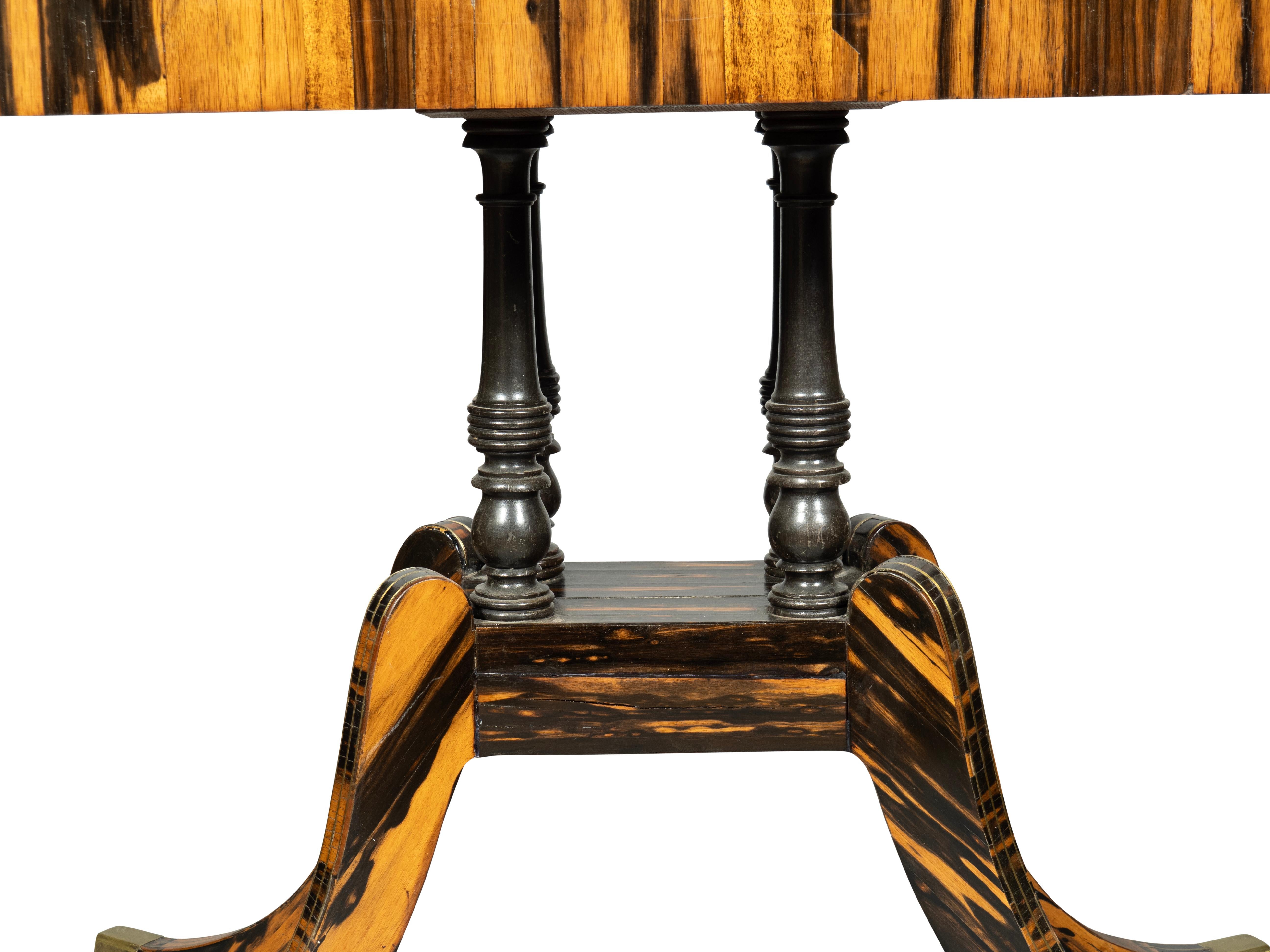 Paire de tables de jeu Regency en calèche et laiton incrusté en vente 13
