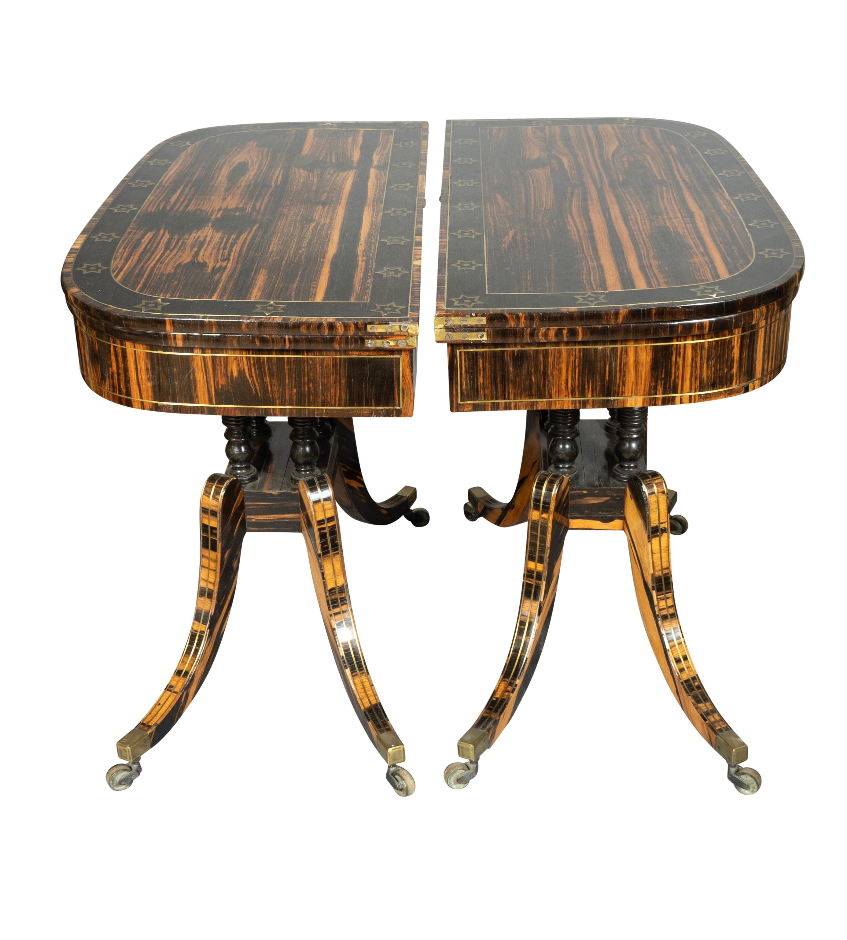 Paire de tables de jeu Regency en calèche et laiton incrusté Bon état - En vente à Essex, MA