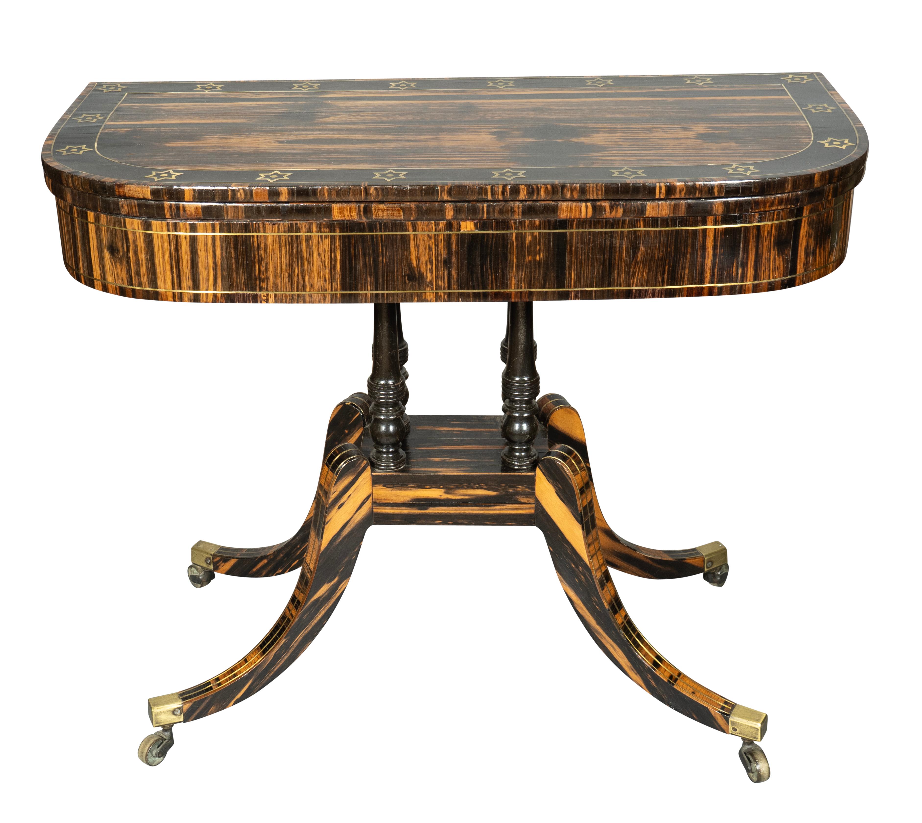 Paire de tables de jeu Regency en calèche et laiton incrusté en vente 1