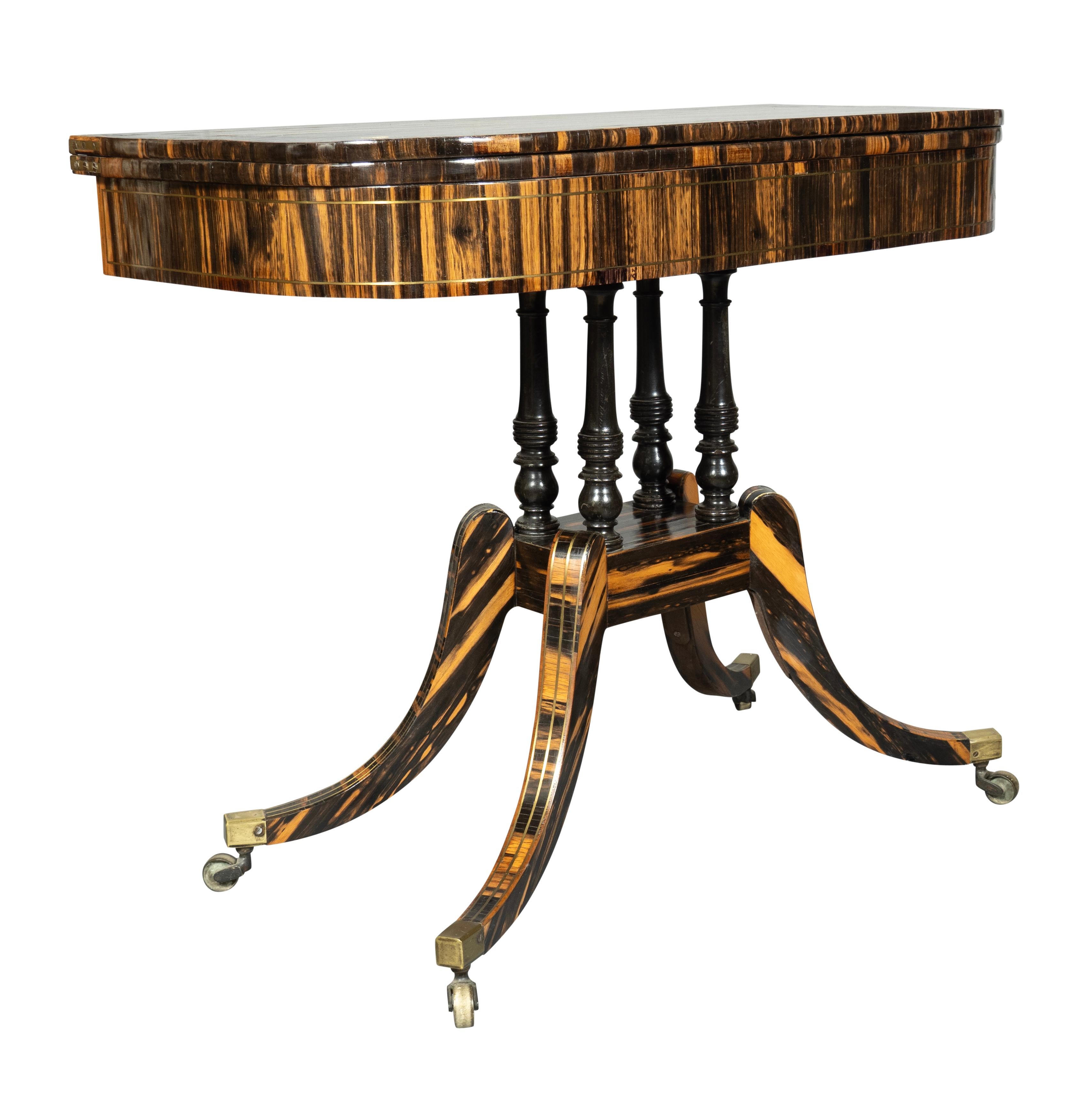 Paire de tables de jeu Regency en calèche et laiton incrusté en vente 2