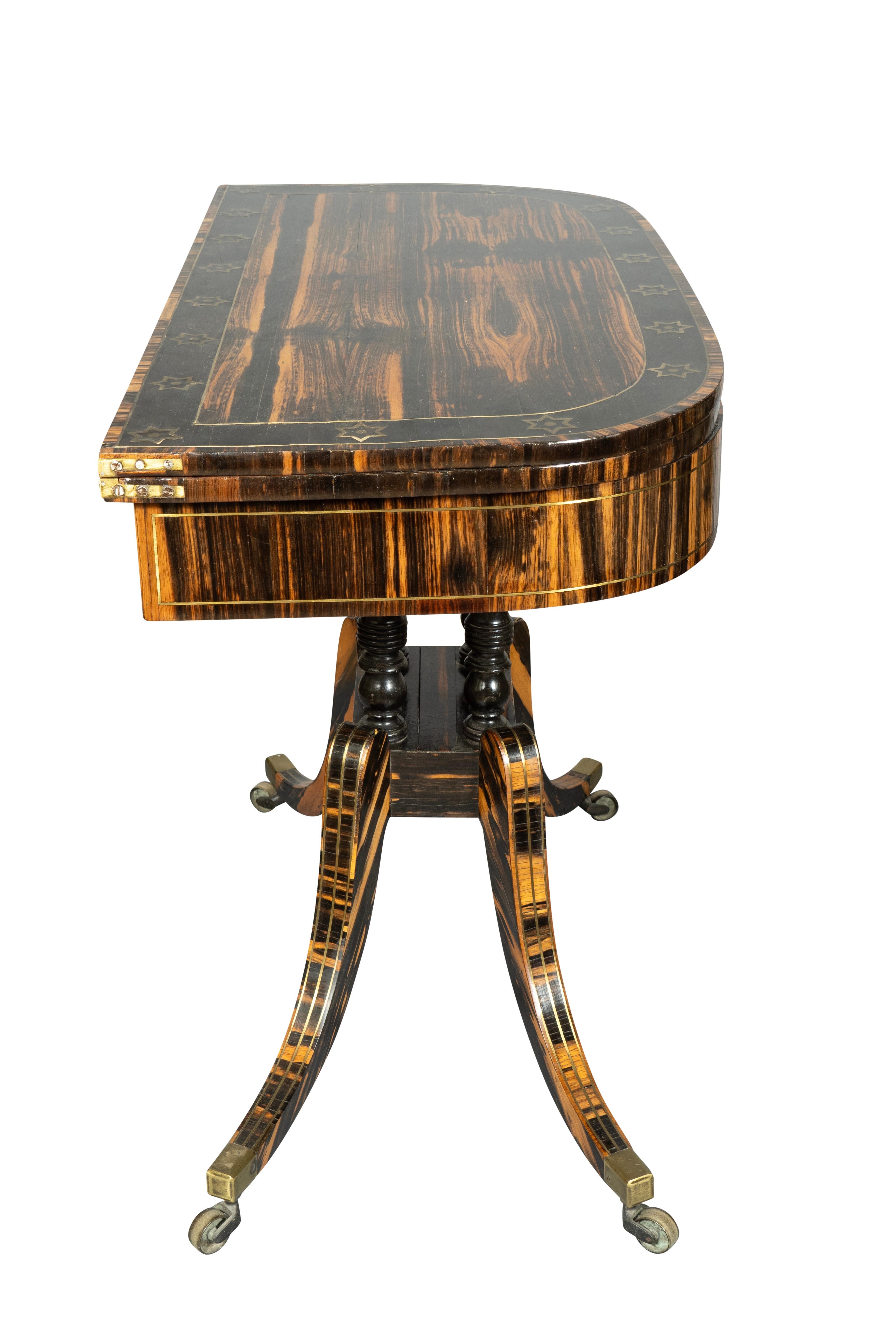 Paire de tables de jeu Regency en calèche et laiton incrusté en vente 3