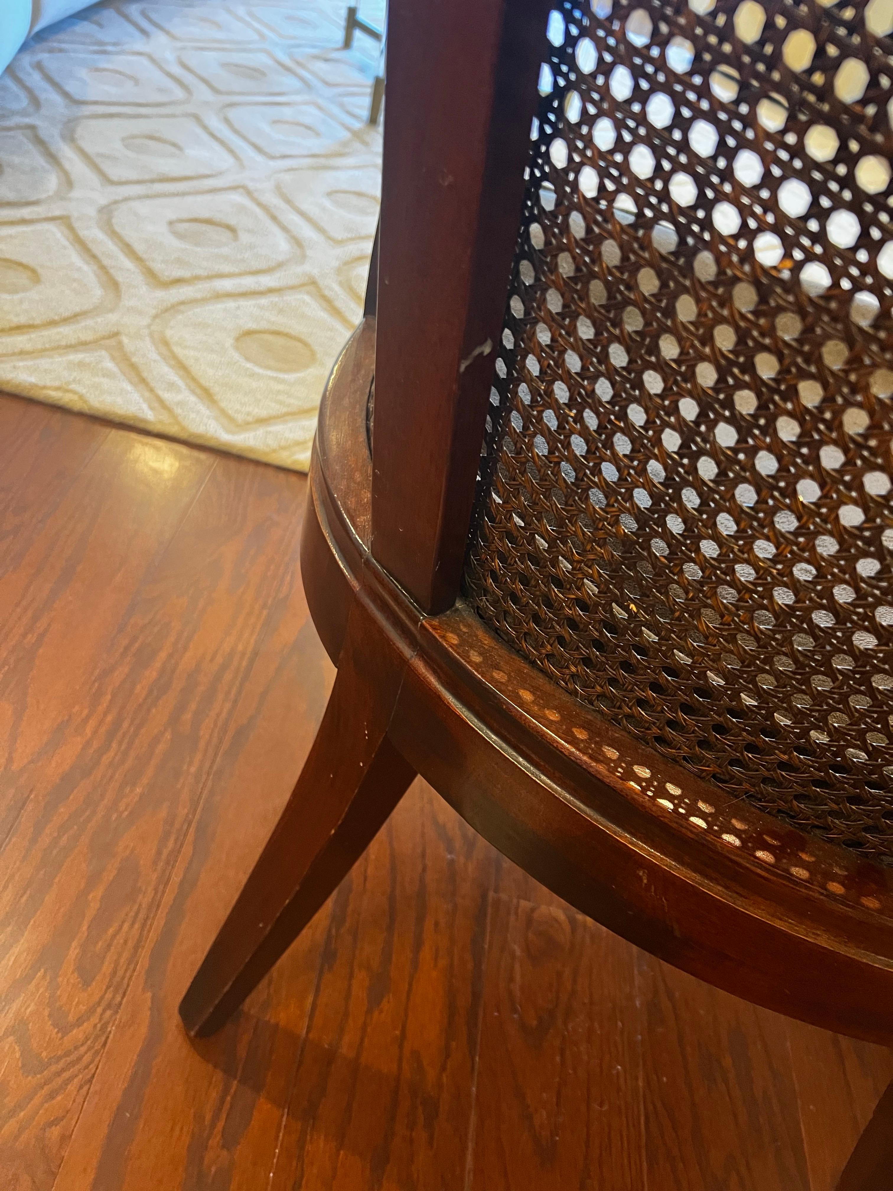 Pair of Regency Caned Barrel Back Mahogany Chairs - Probber Style (20. Jahrhundert) im Angebot