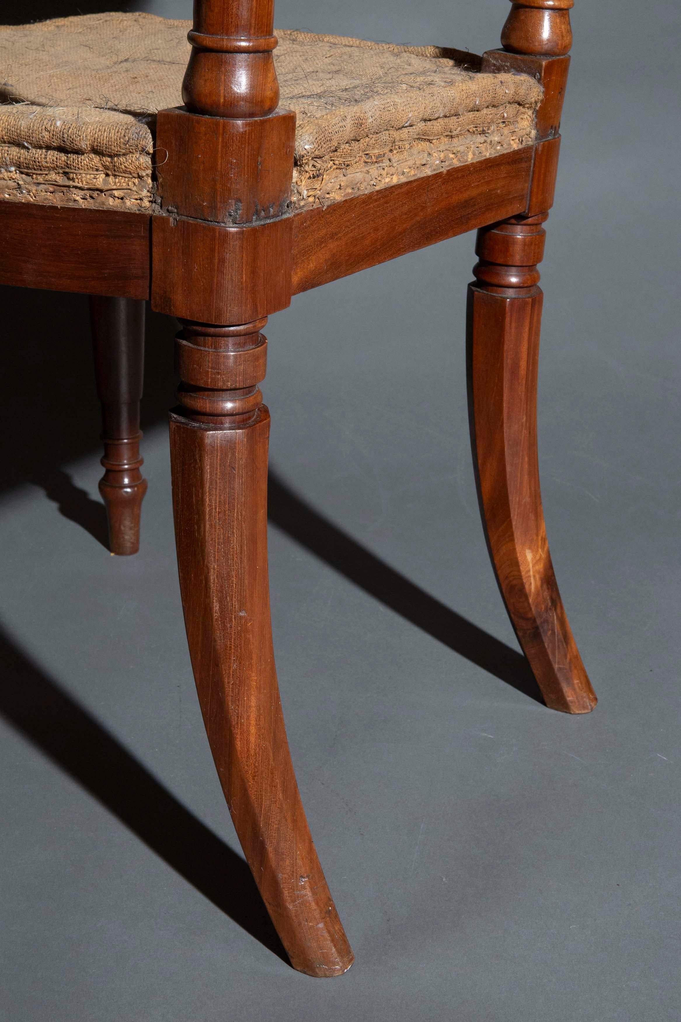 Choix du collectionneur - une très belle et rare paire de chaises en acajou de la période Regency, fermement attribuée à George Bullock. Angleterre, vers 1815.

Pourquoi nous les aimons
Ces chaises de superbe qualité, merveilleusement élégantes et