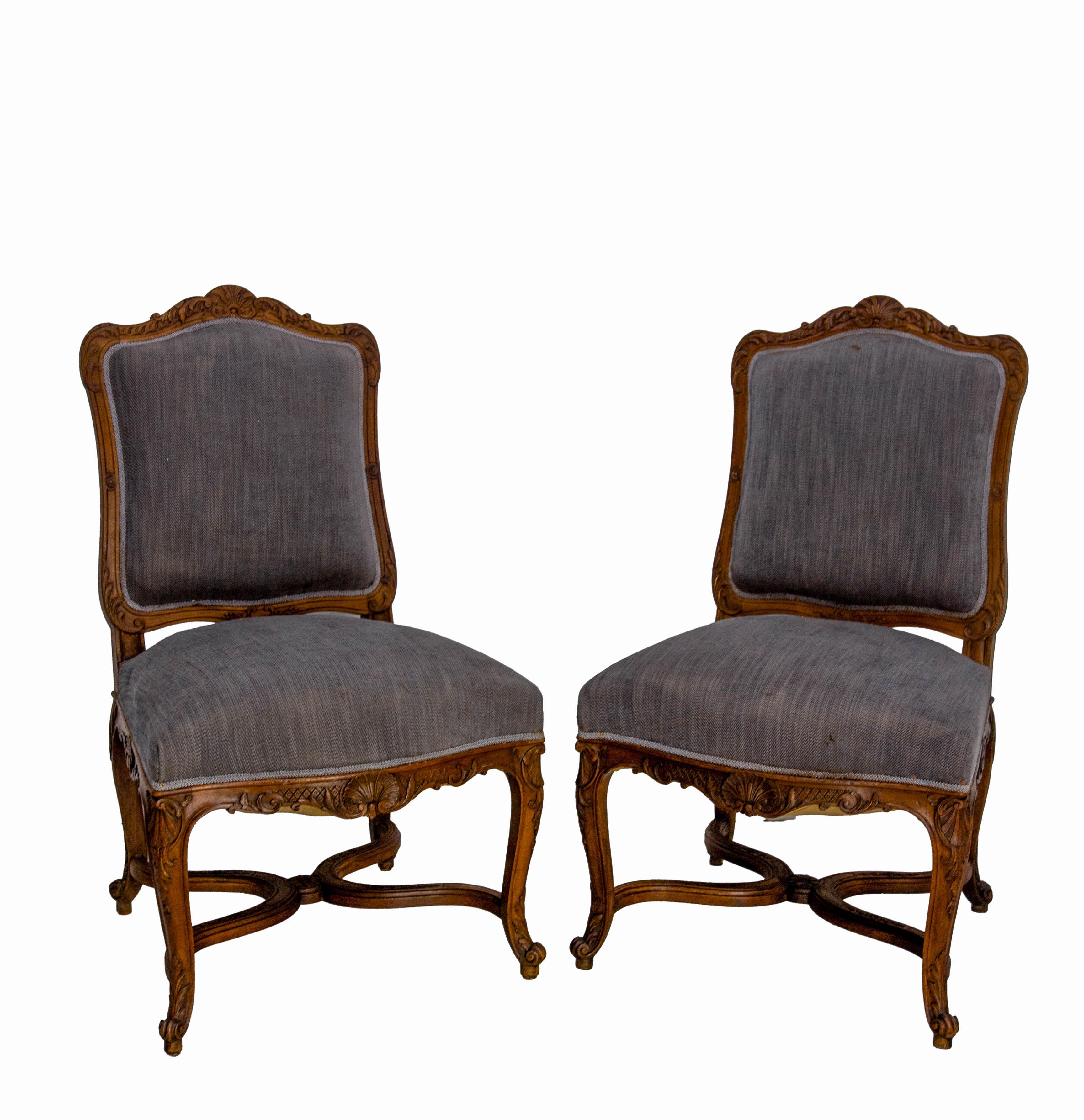 Pair of French Regency chairs or Fauteuils to be re-upholstered midcentury, Revival French Regency
French Regency is the period between Louis XIV and Louis XV reigns
Good antique patina
It will be waxed and cleaned before shipping
Sound and
