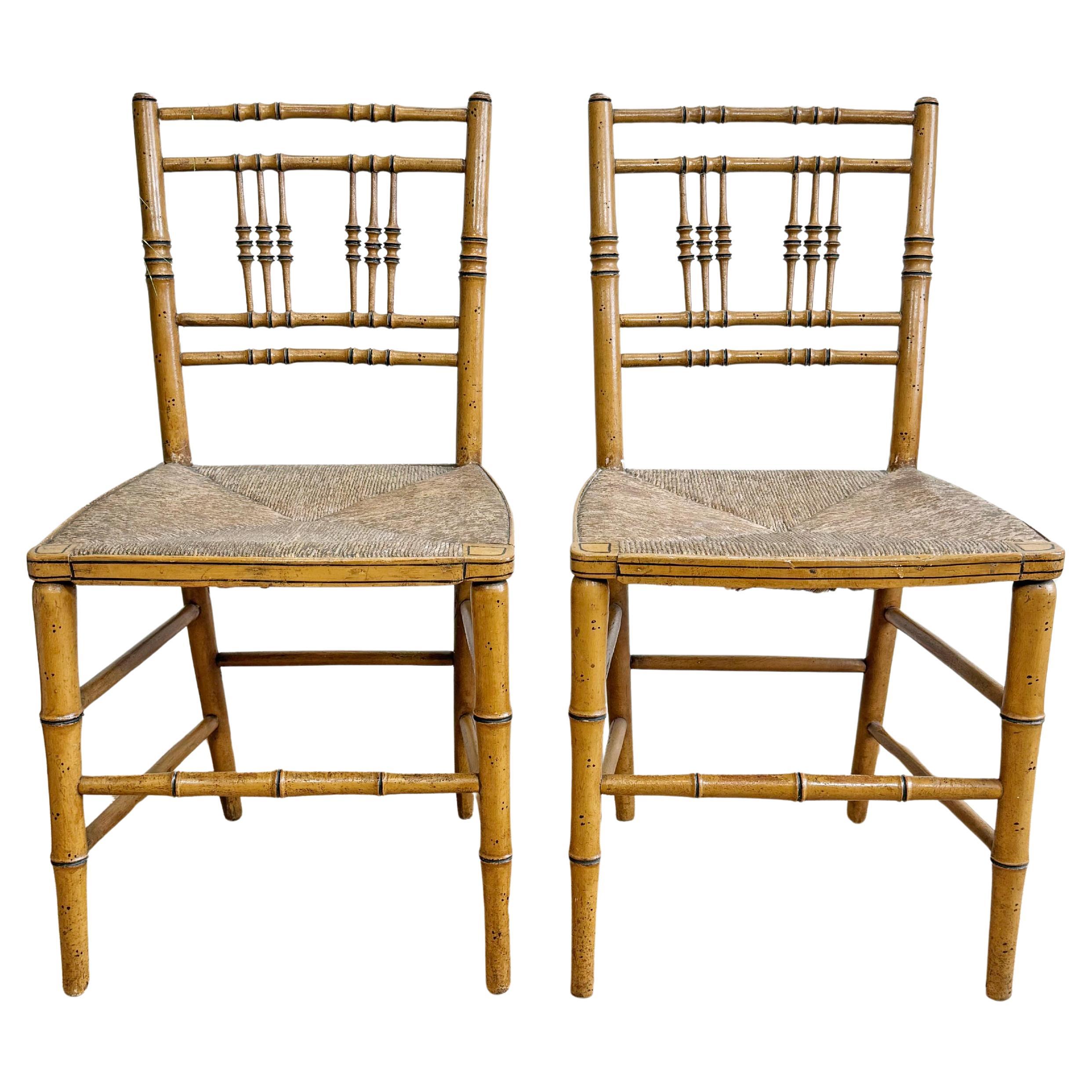 Paar Regency Faux Bamboo Painted Stühle