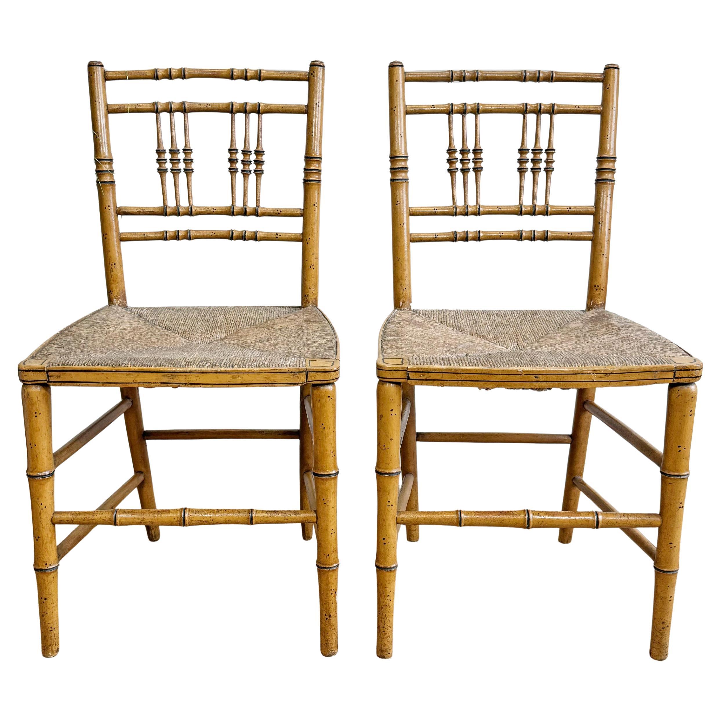 Paire de chaises Regency peintes en faux bambou