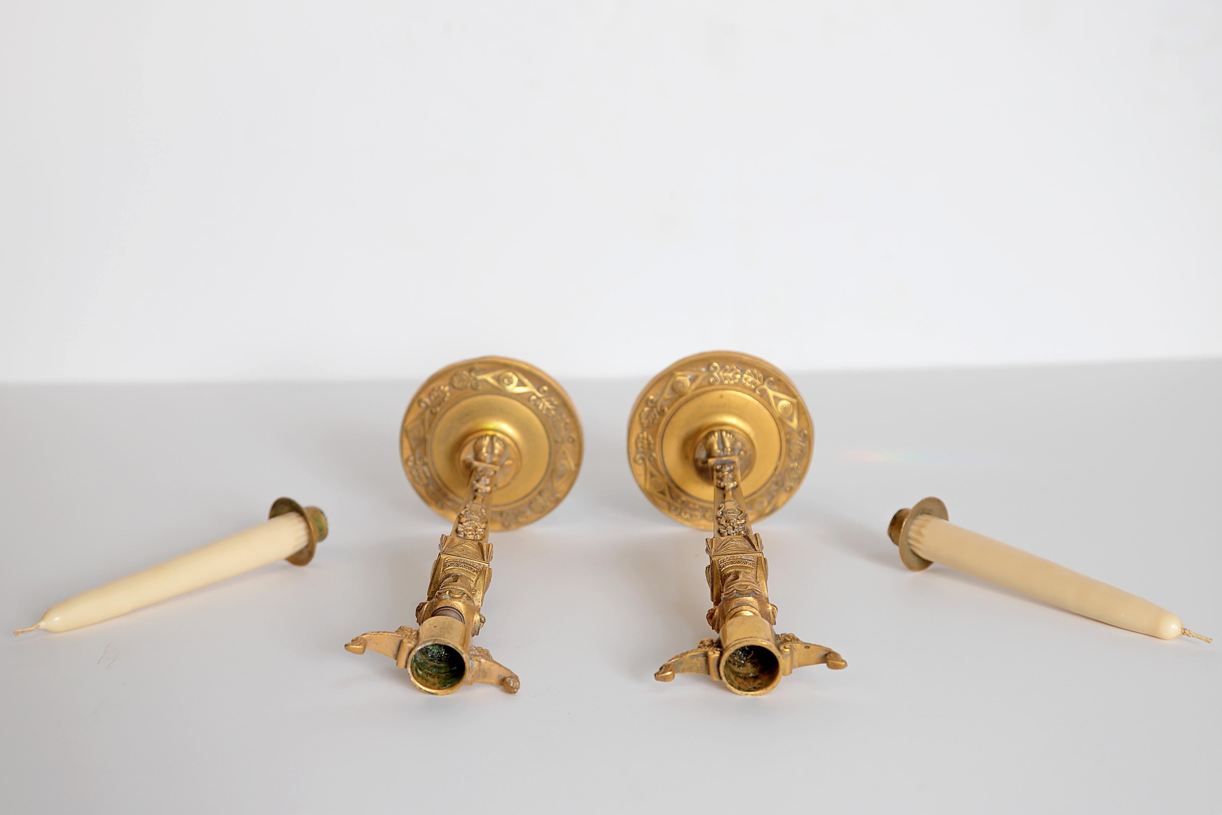 Paar vergoldete Regency-Bronze-Leuchter im ägyptischen Geschmack im Angebot 9