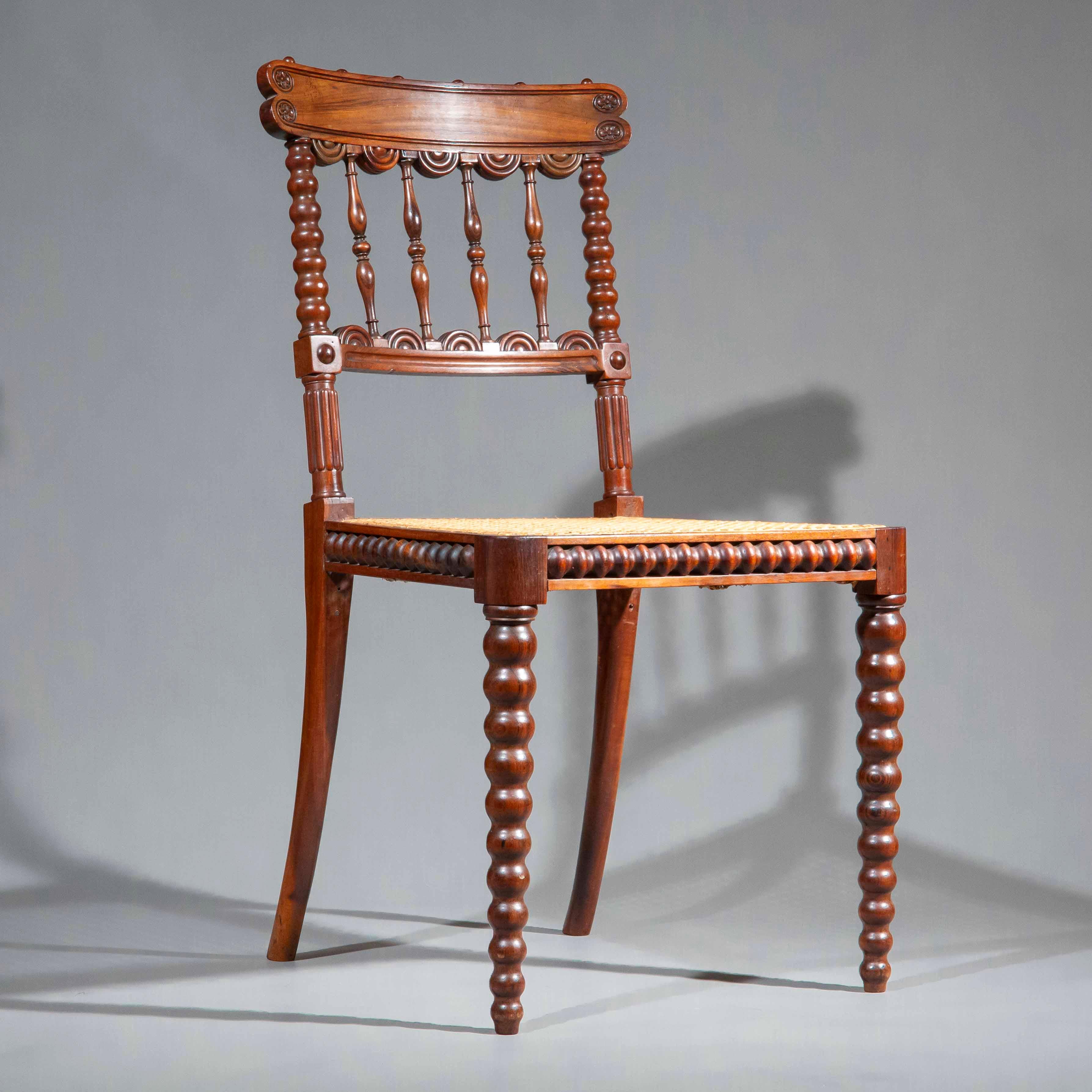 Paire de chaises Regency Gonçalo Alves avec sièges cannés en vente 4