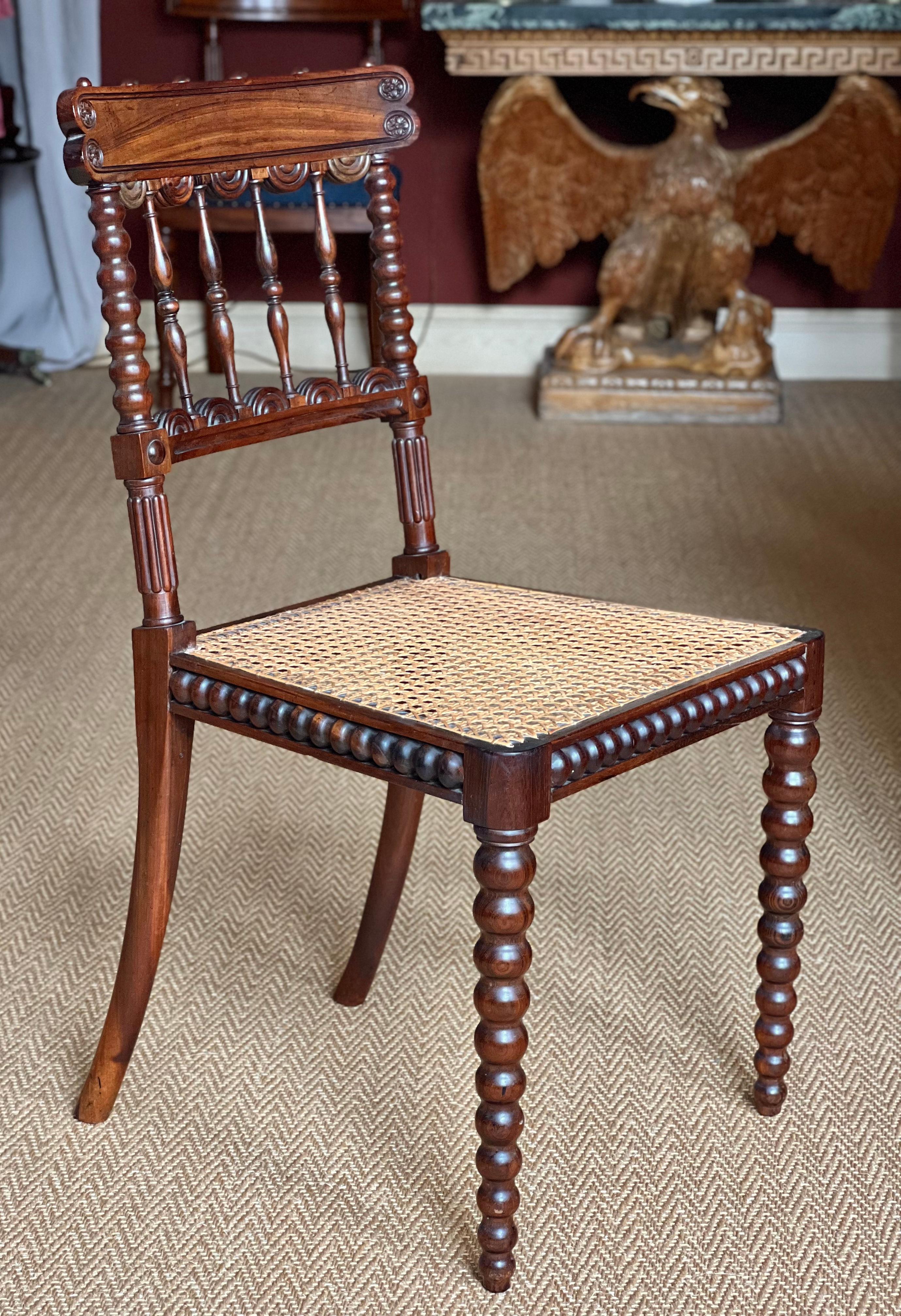 XIXe siècle Paire de chaises Regency Gonçalo Alves avec sièges cannés en vente