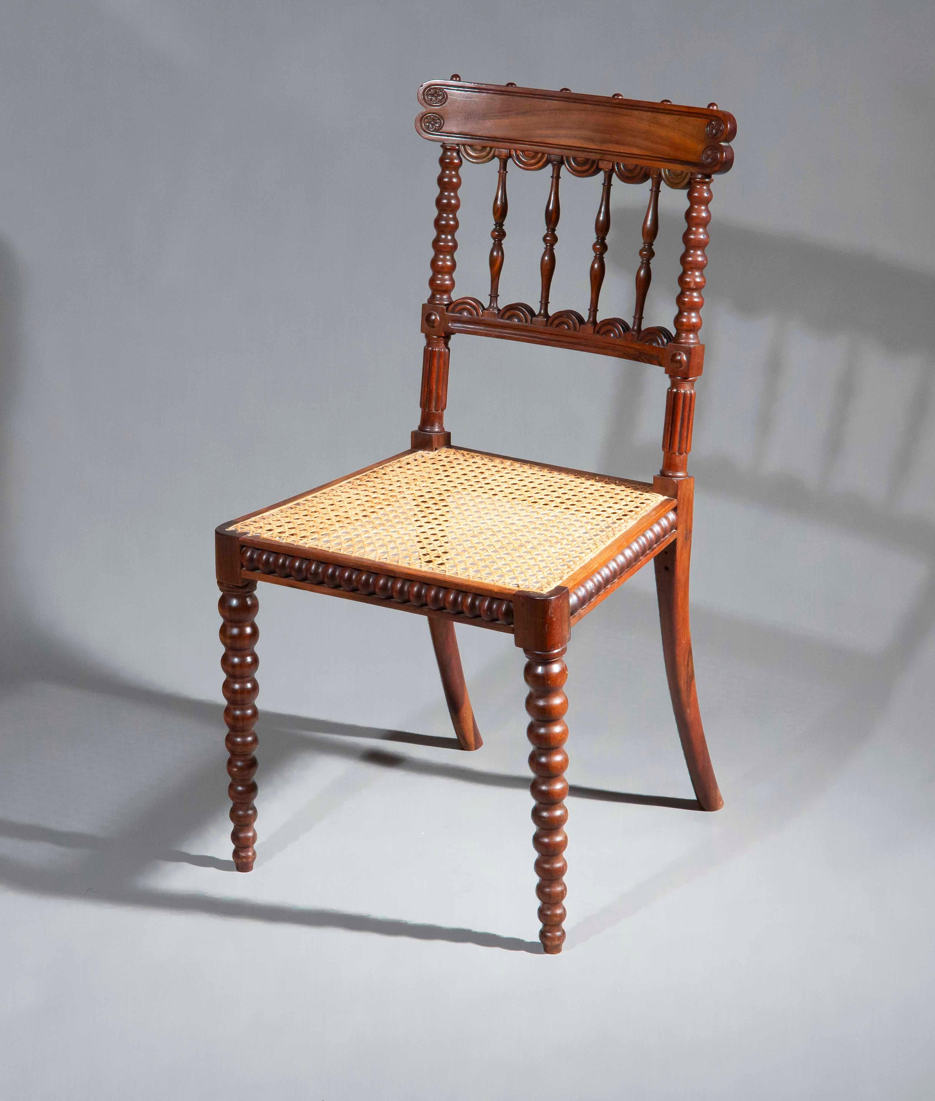 Bois Paire de chaises Regency Gonçalo Alves avec sièges cannés en vente