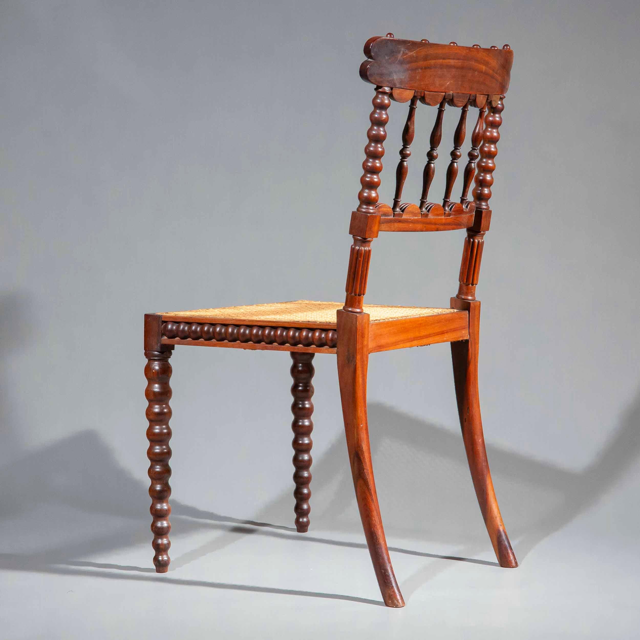 Paire de chaises Regency Gonçalo Alves avec sièges cannés en vente 1