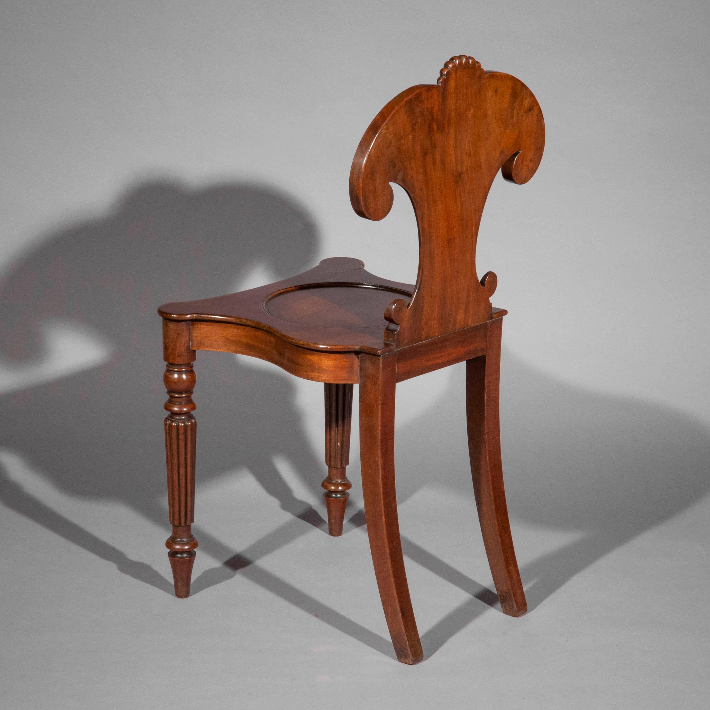 Pair of Regency Hall Chairs in the manner of Gillows In Good Condition In Richmond, London