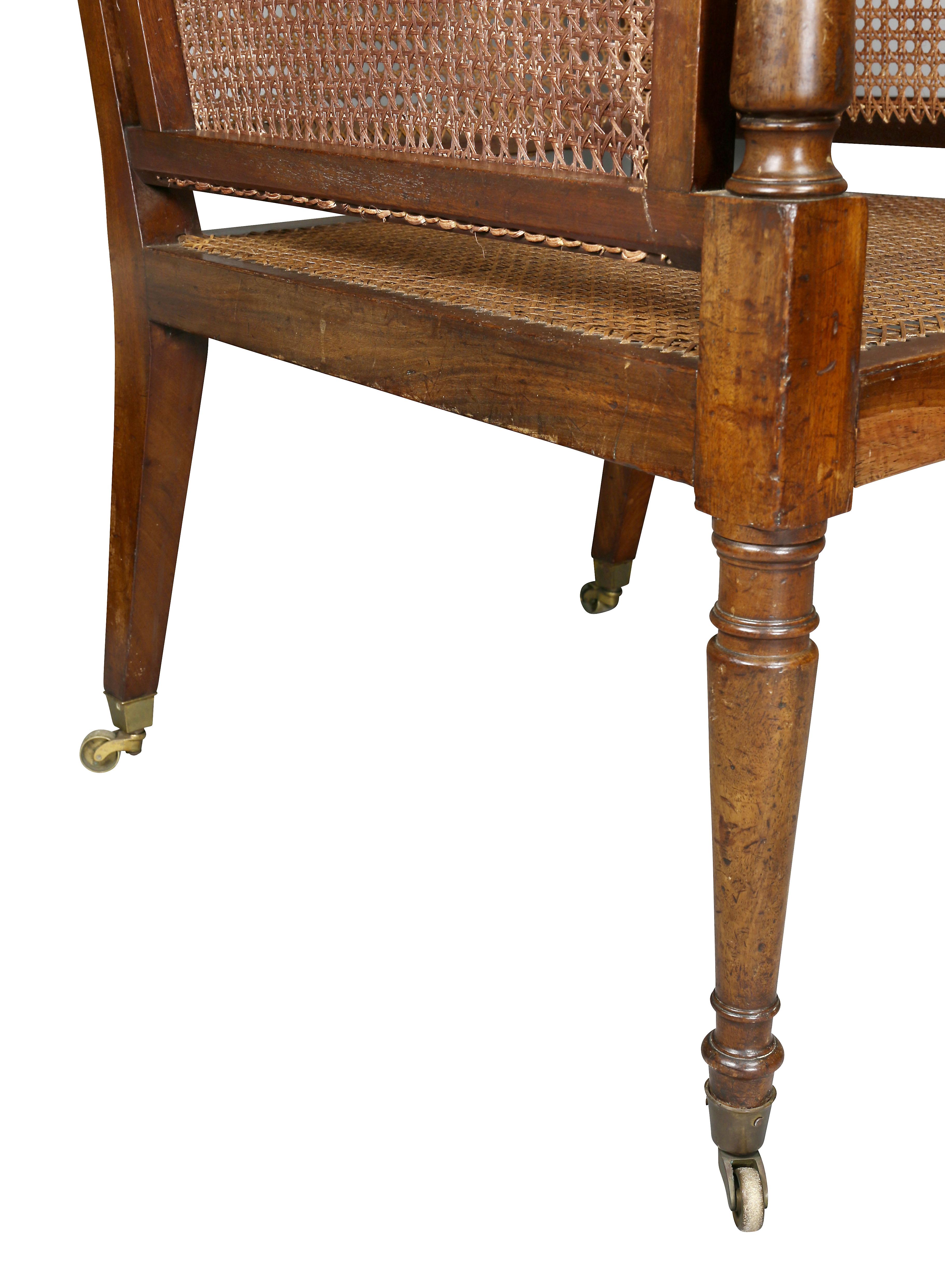 Ein Paar Regency-Sessel aus Mahagoni und Rohrgeflecht 1
