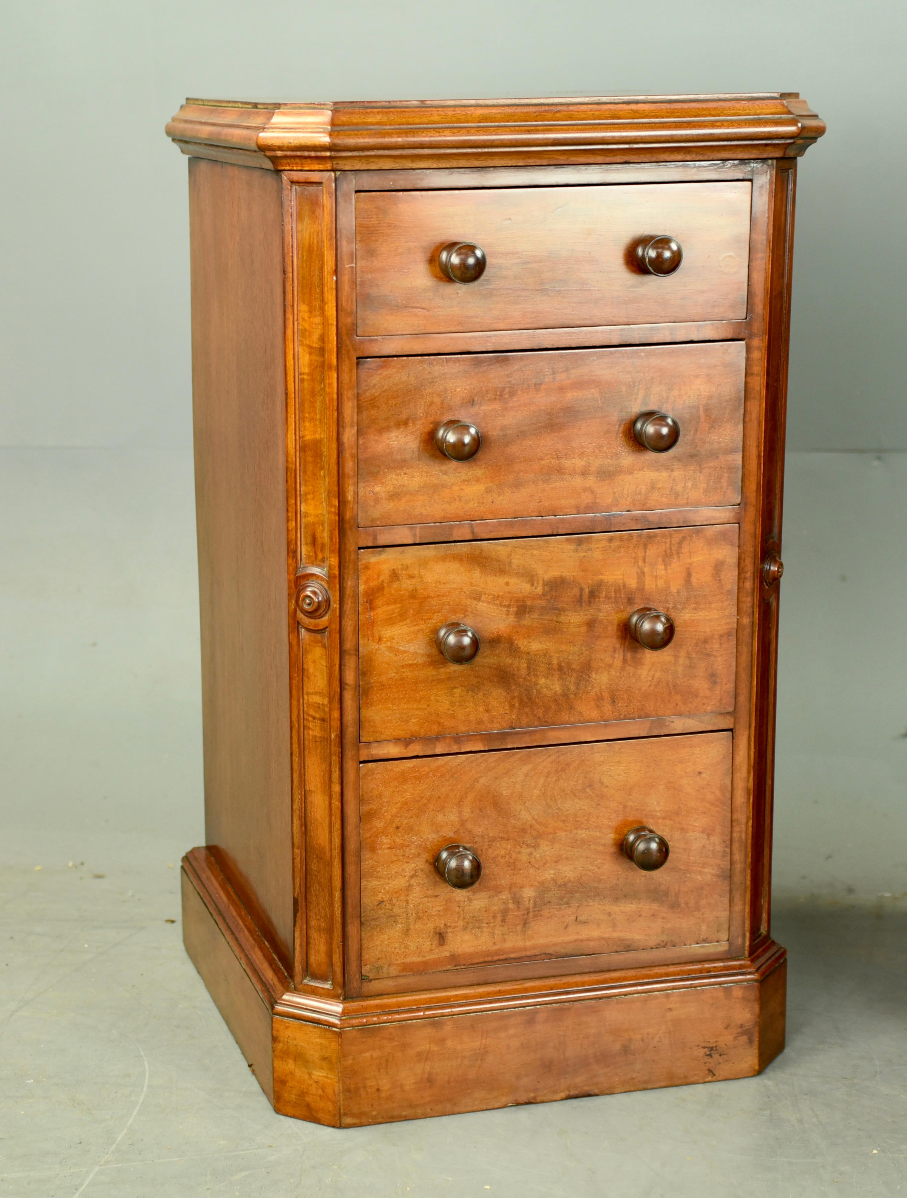 English Pair of Regency mahogany bedside chests of drawers/ commodes