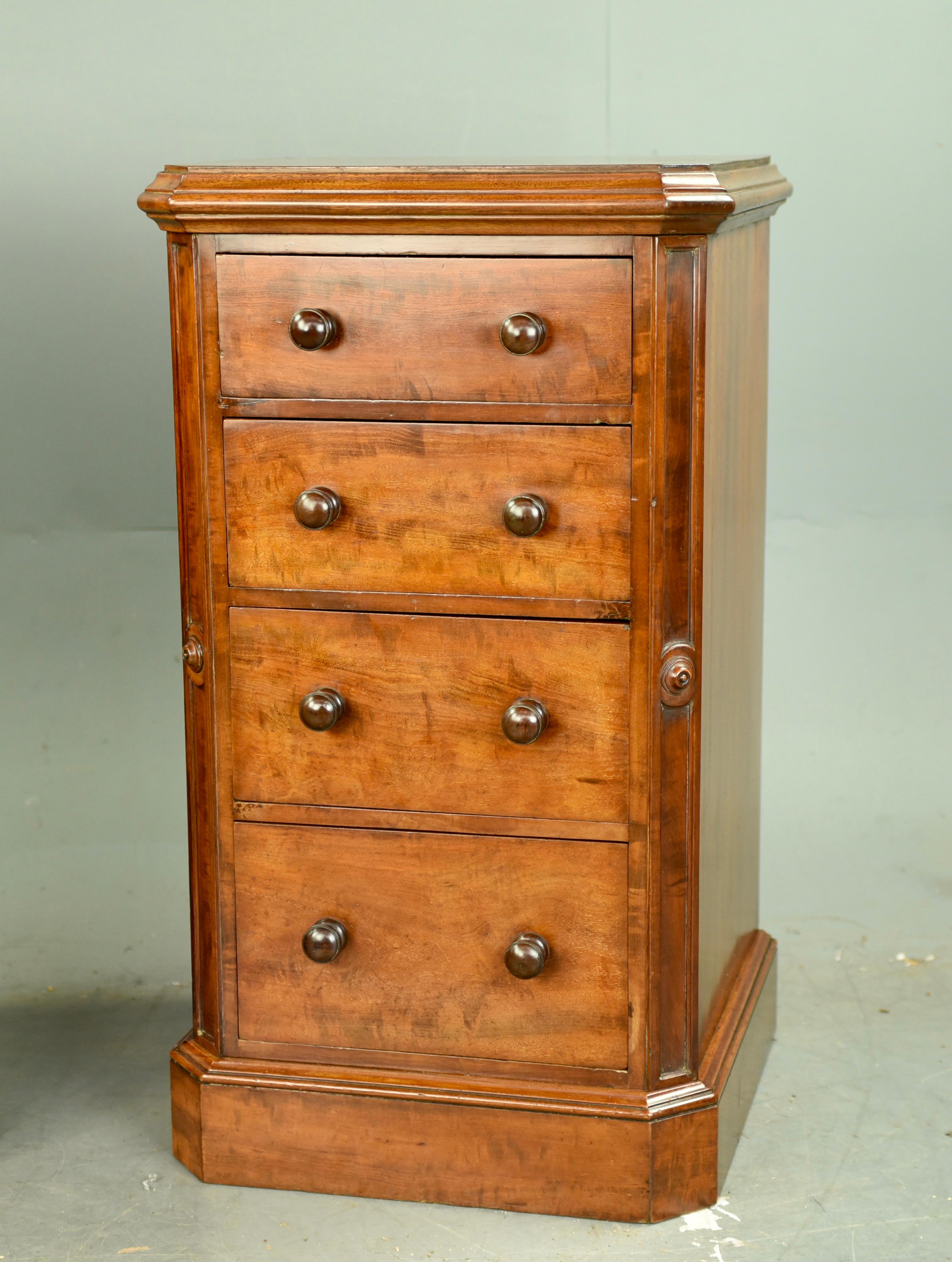 Pair of Regency mahogany bedside chests of drawers/ commodes In Good Condition In Chelmsford, GB