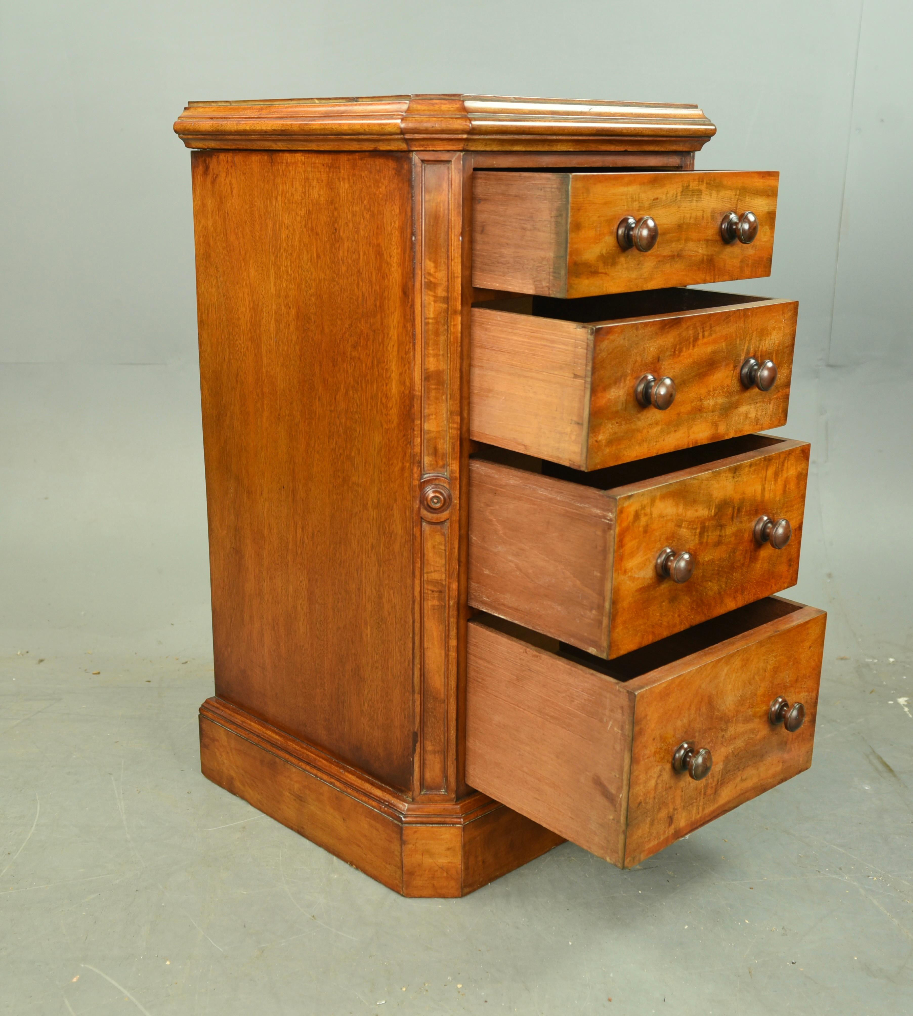 Pair of Regency mahogany bedside chests of drawers/ commodes For Sale 1