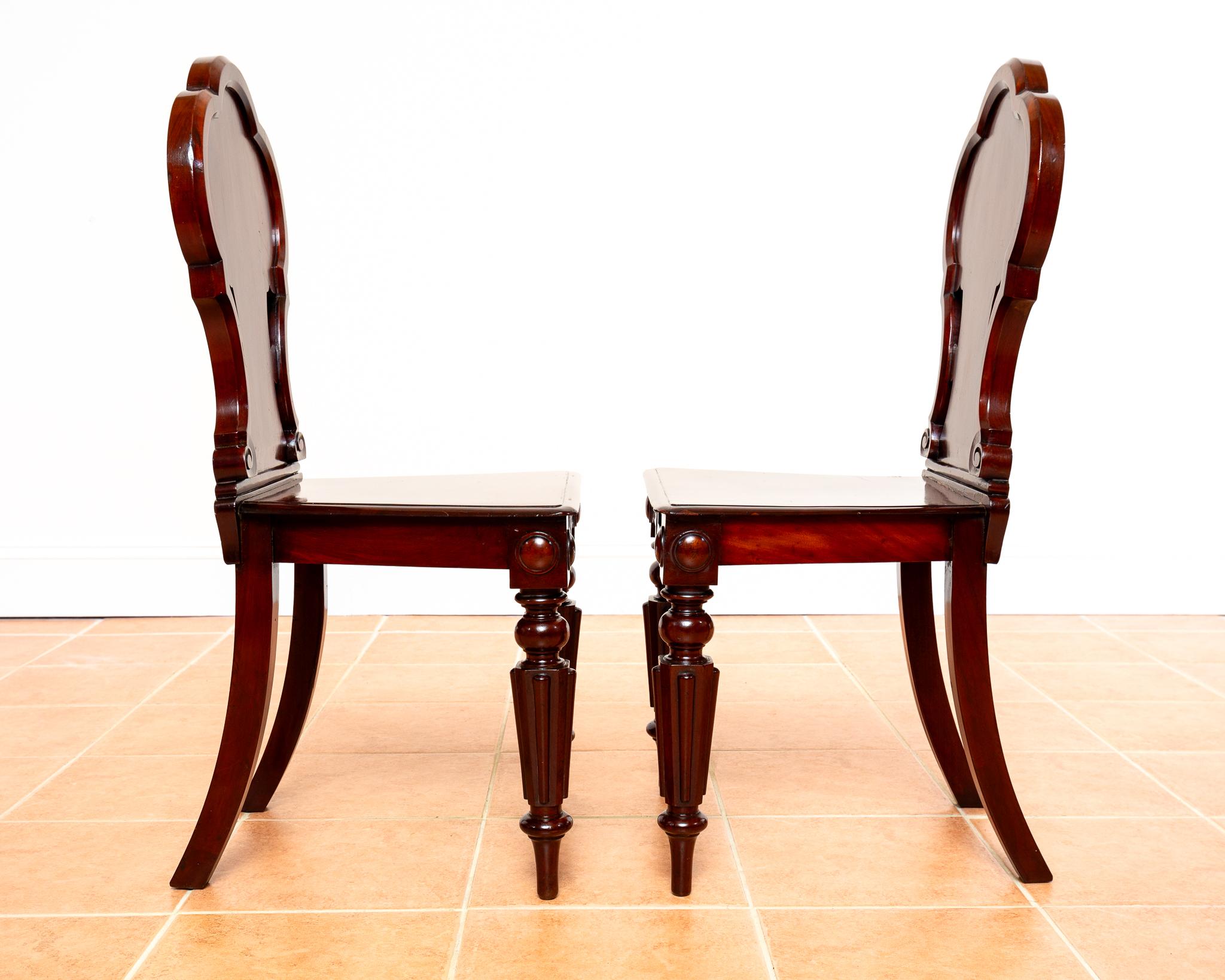 Paar Regency-Mahagoni-Hallenstühle aus der Regency-Zeit 1810 Gillows Of Lancaster Country House im Zustand „Gut“ im Angebot in London, GB