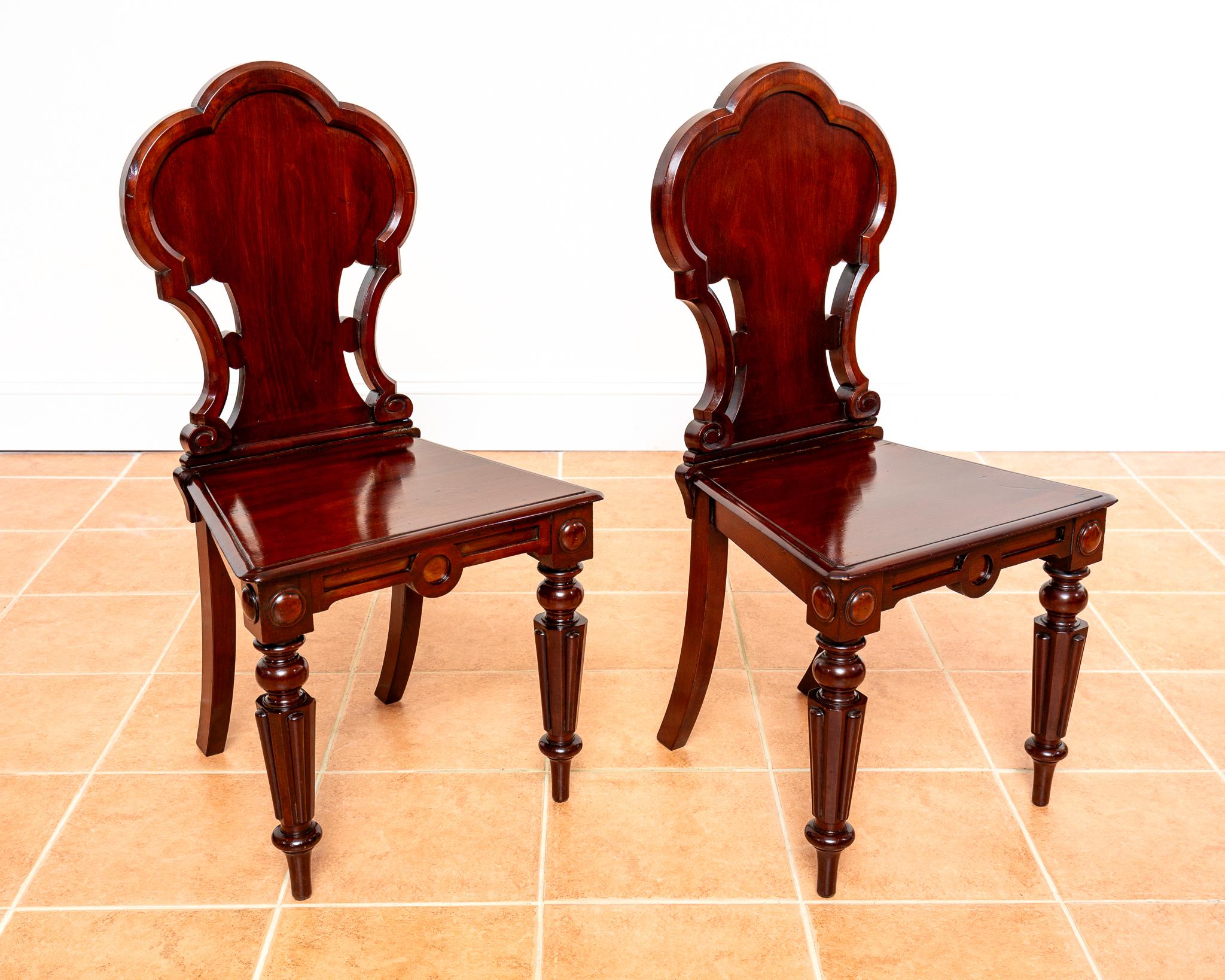 Paar Regency-Mahagoni-Hallenstühle aus der Regency-Zeit 1810 Gillows Of Lancaster Country House (Frühes 19. Jahrhundert) im Angebot