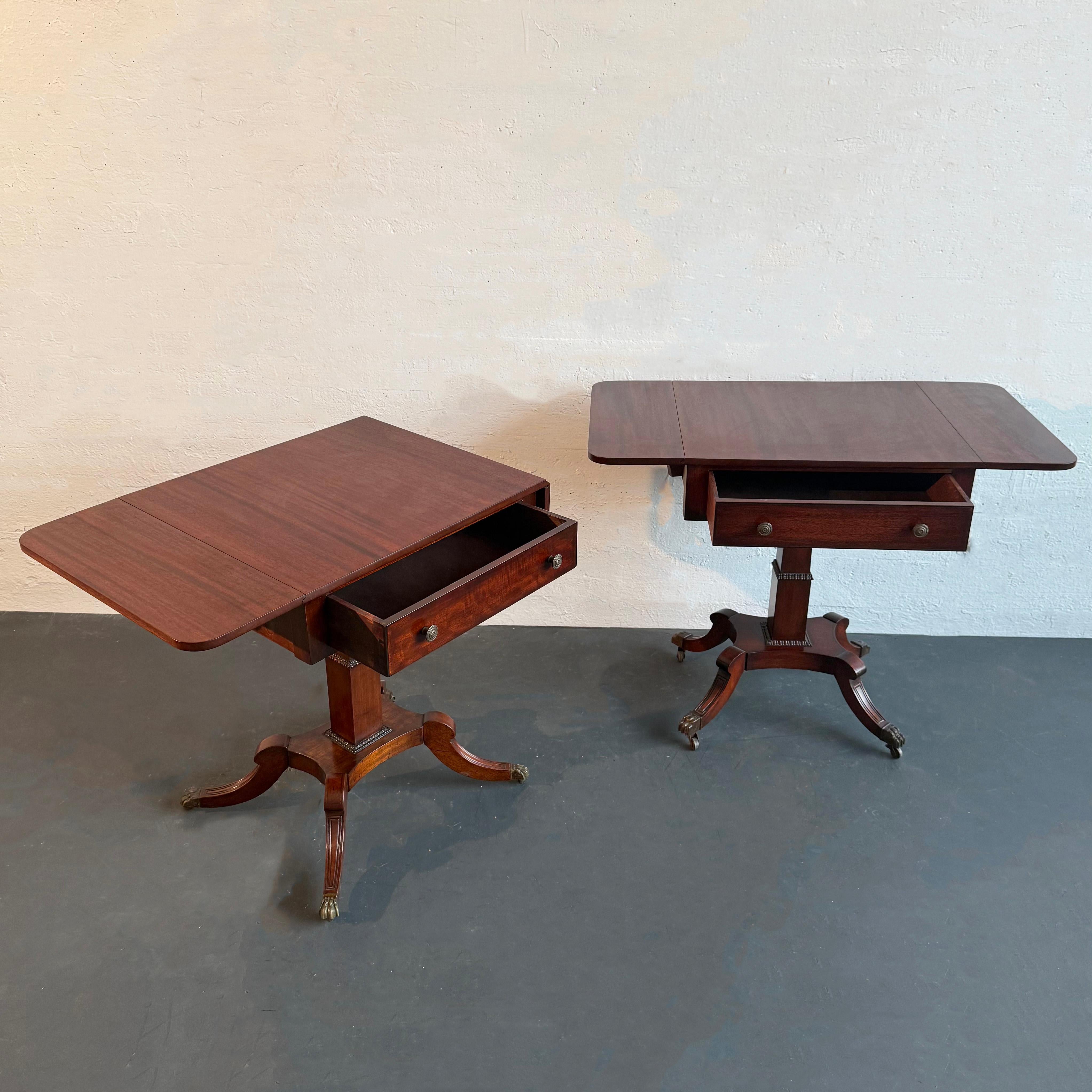 Pareja de mesas auxiliares Pembroke de caoba de la Regencia en venta 1