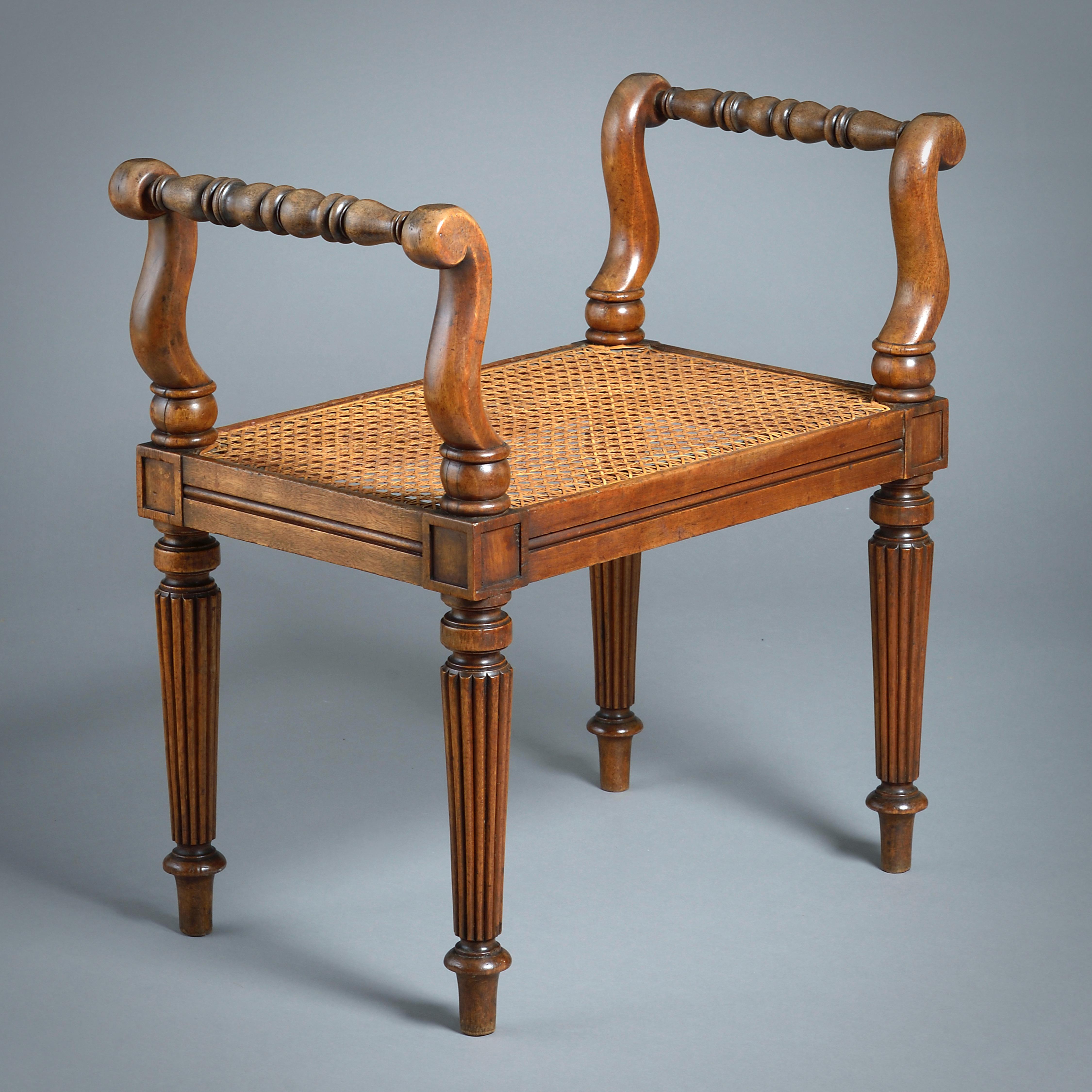 XIXe siècle Paire de tabourets Regency en acajou en vente