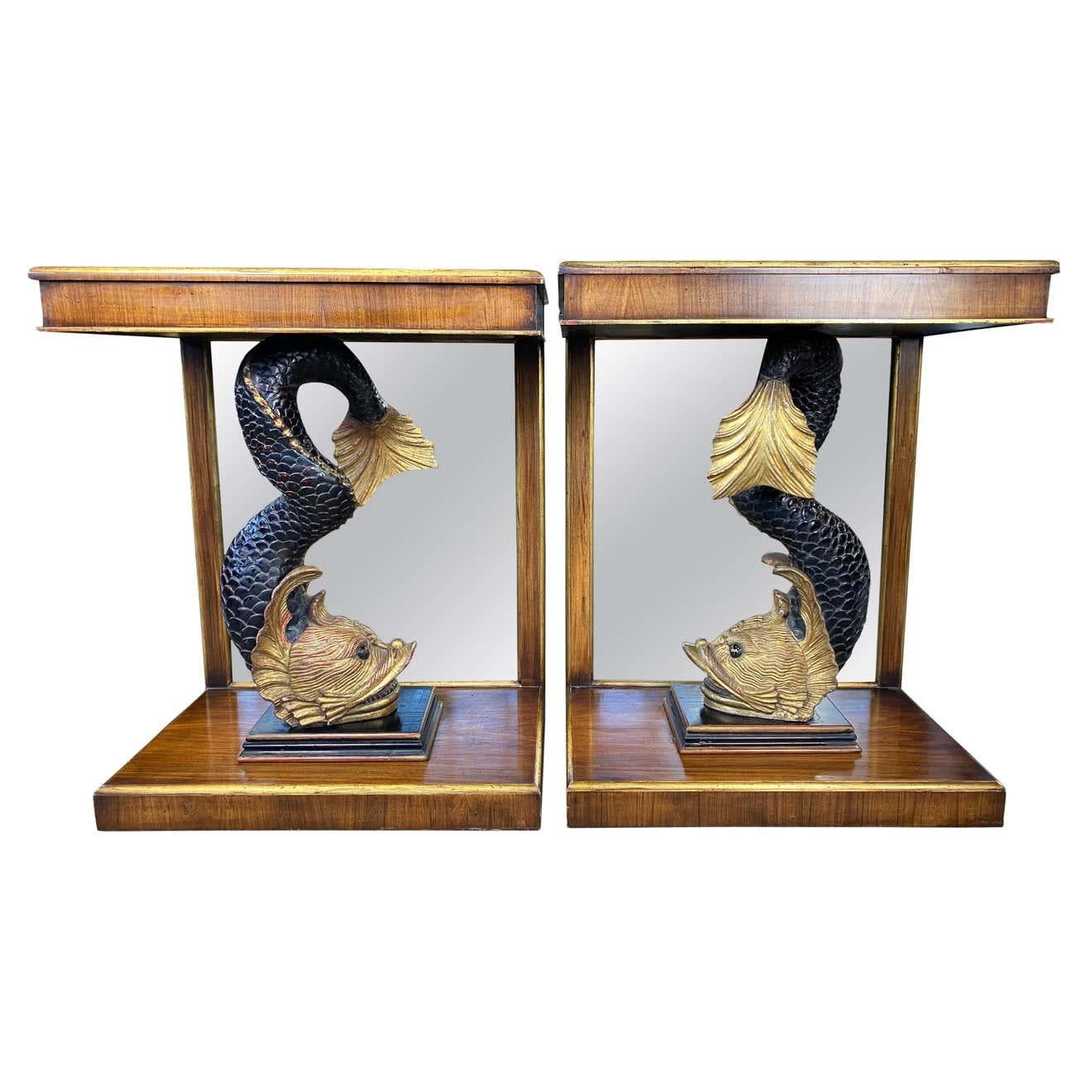 Deux superbes tables avec des dauphins sculptés au centre et un miroir mural installé sur les deux tables. Le bois extérieur présente un joli motif grainé qui renferme la créature marine de caractère.

Dimensions (cm) : H 83 x L 70 x P 42.