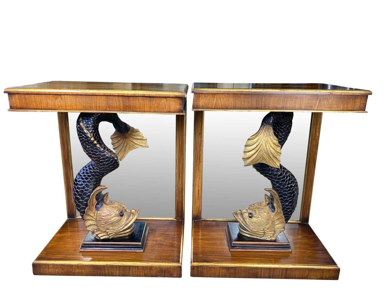 Paire de consoles Regency à dossier en miroir avec dauphins, 19ème siècle Bon état - En vente à Southall, GB