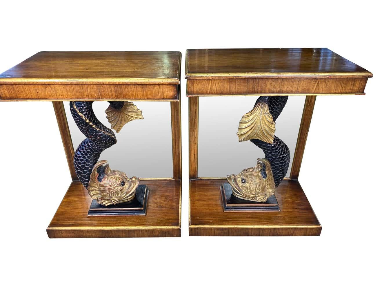 XIXe siècle Paire de consoles Regency à dossier en miroir avec dauphins, 19ème siècle en vente