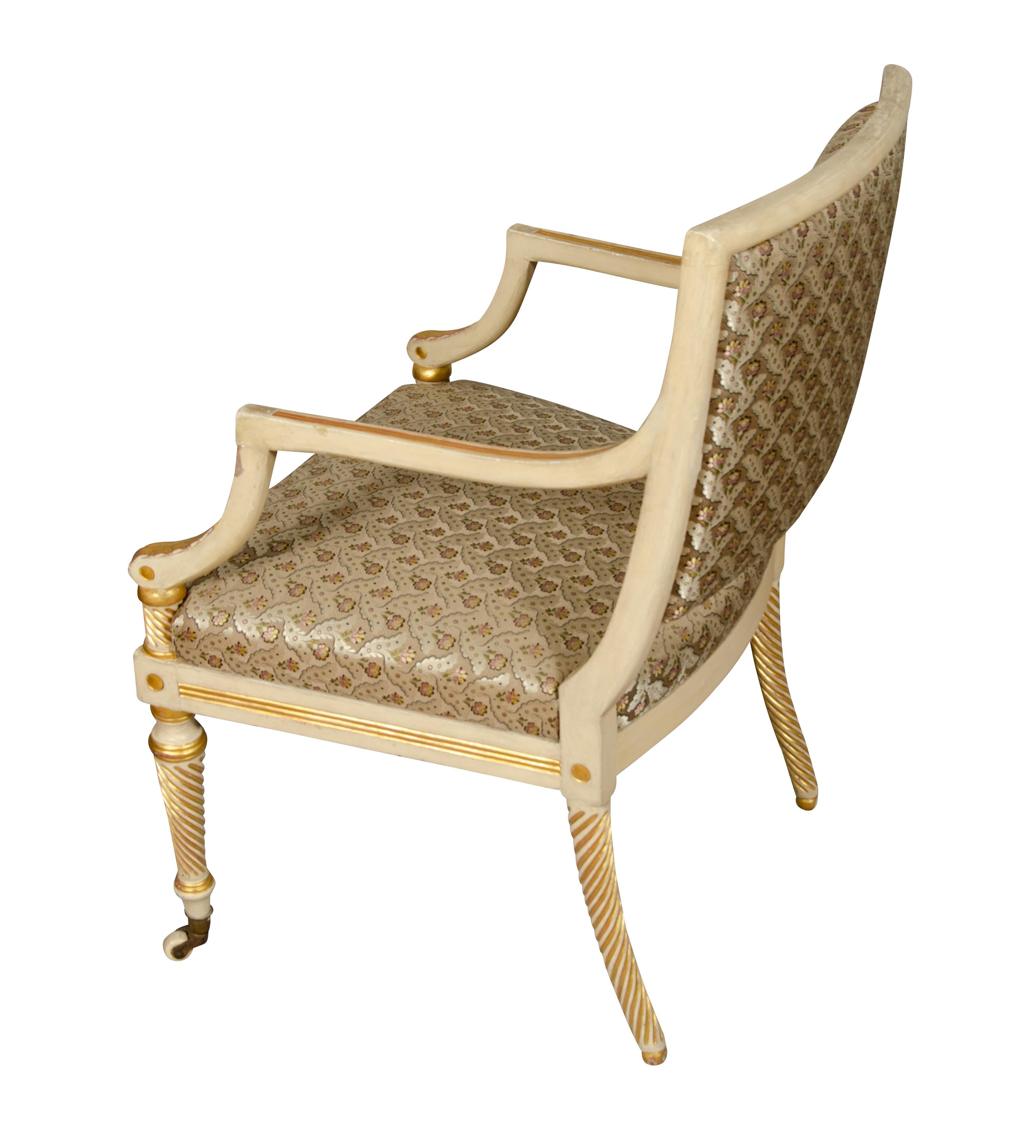 Paar bemalte und vergoldete Regency-Sessel im Angebot 4