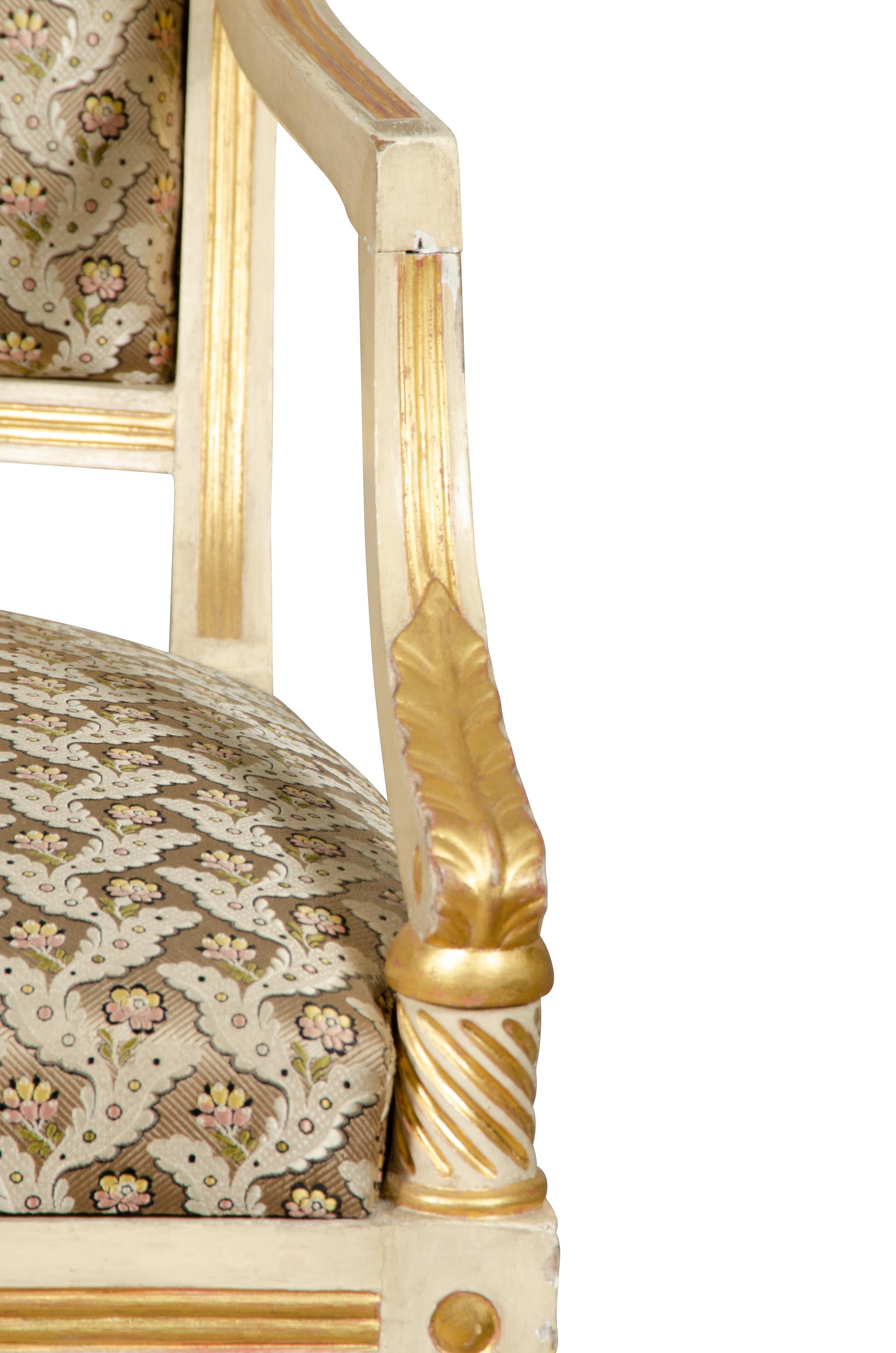 Paar bemalte und vergoldete Regency-Sessel im Angebot 5