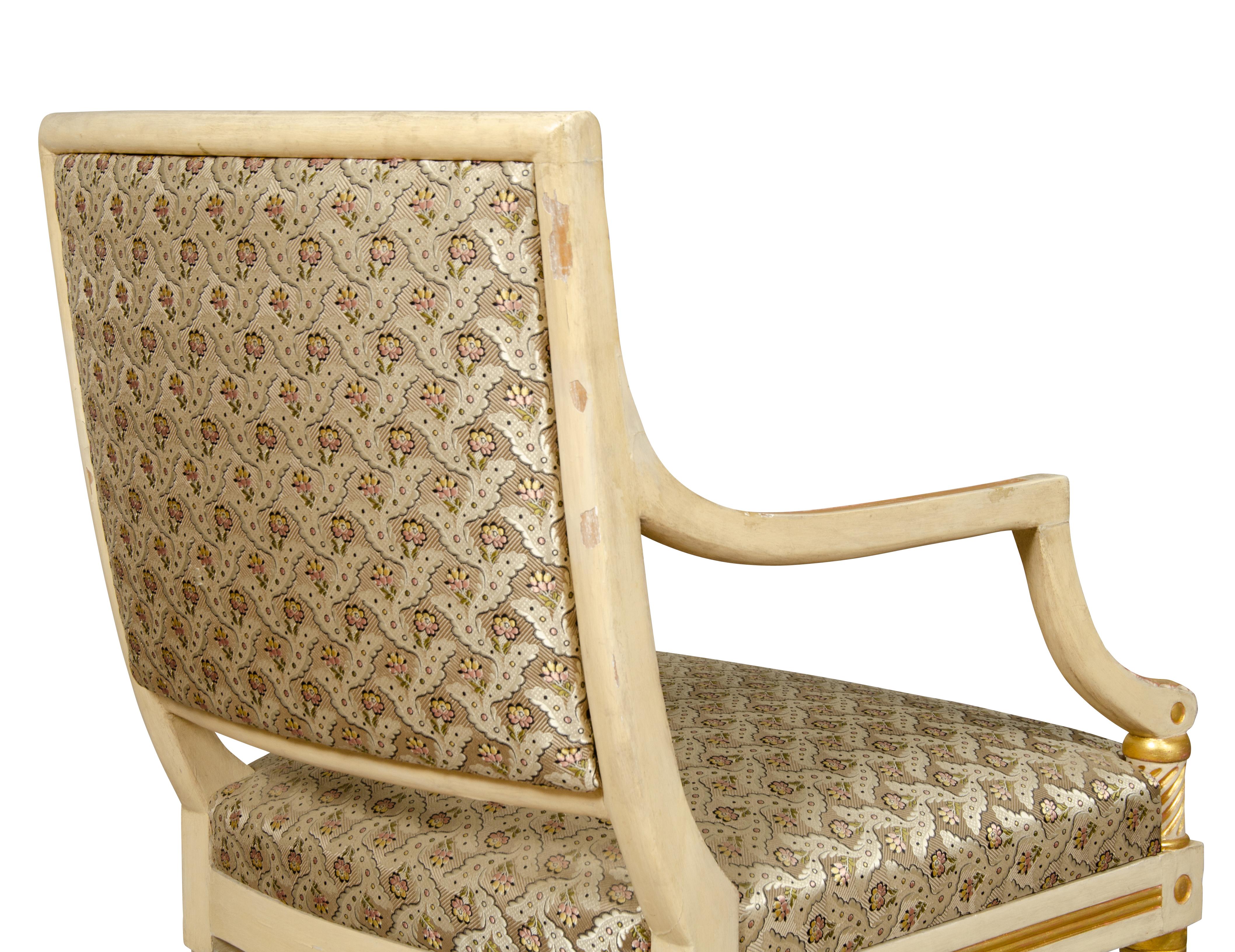 Paar bemalte und vergoldete Regency-Sessel im Angebot 11