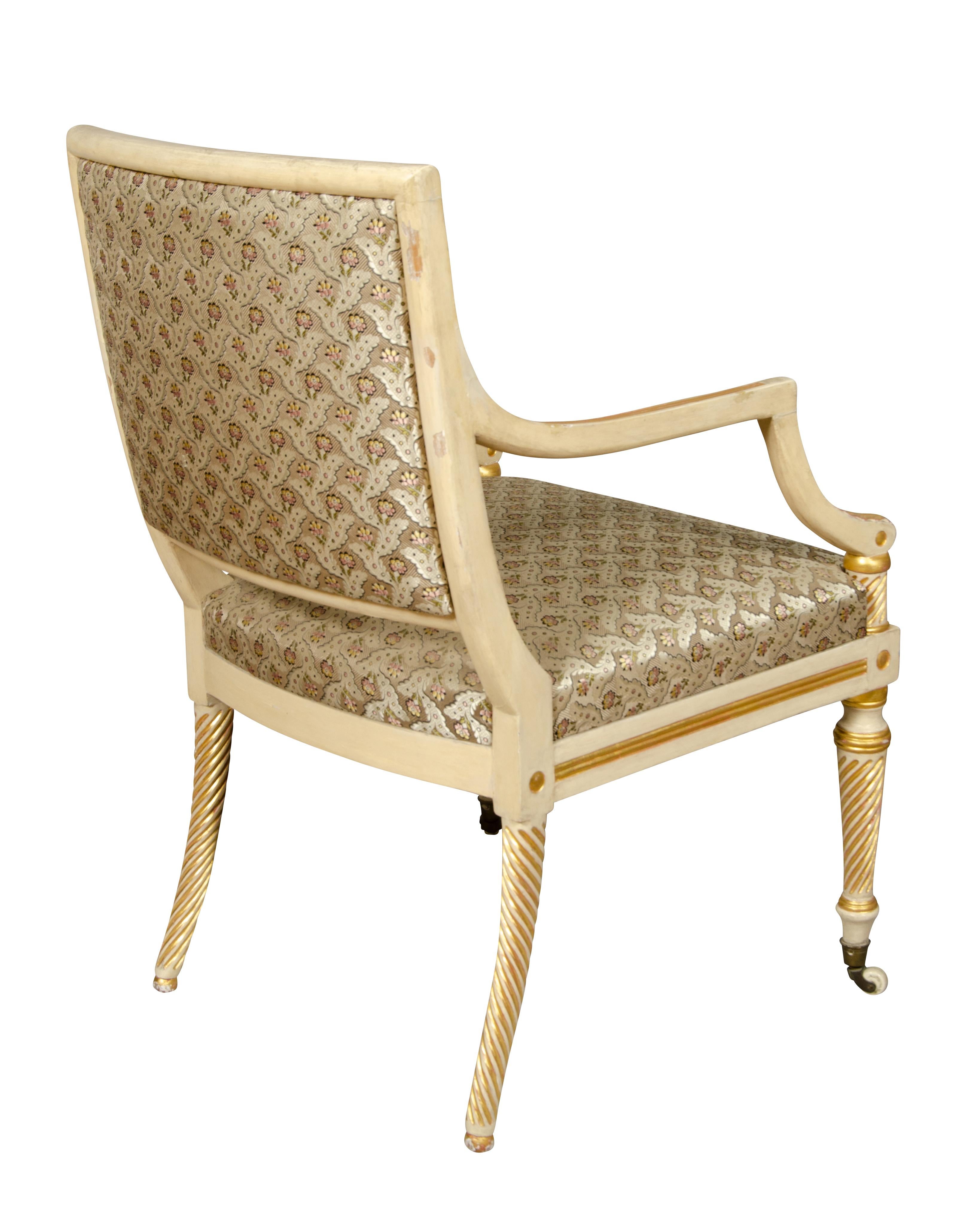 Paar bemalte und vergoldete Regency-Sessel im Angebot 3