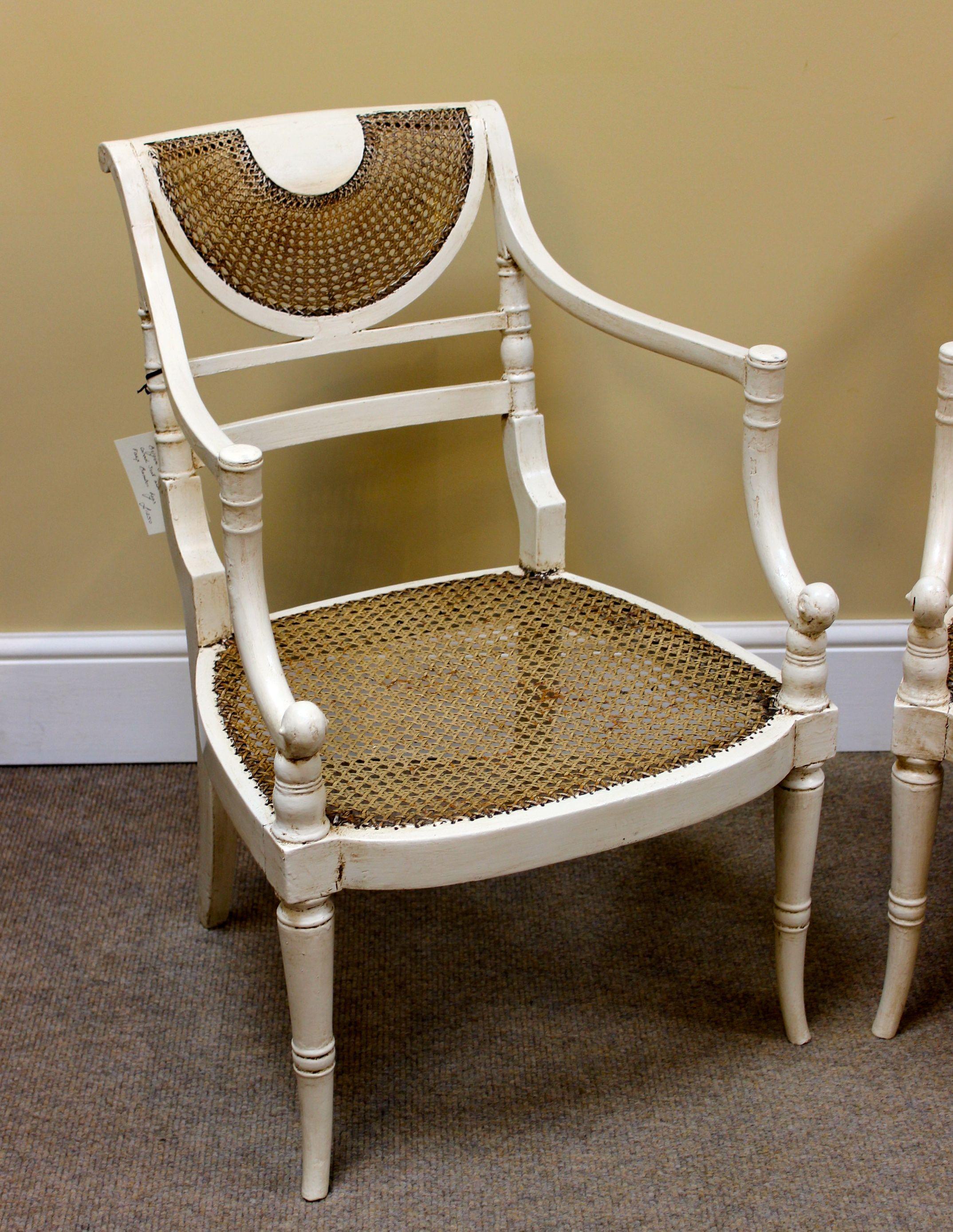 Paar der Regency gemalt Bergere Stühle im Zustand „Gut“ im Angebot in Sherborne, GB