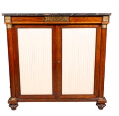 Pareja De Armarios De La Regencia De Palisandro Y Latón Con Incrustaciones.