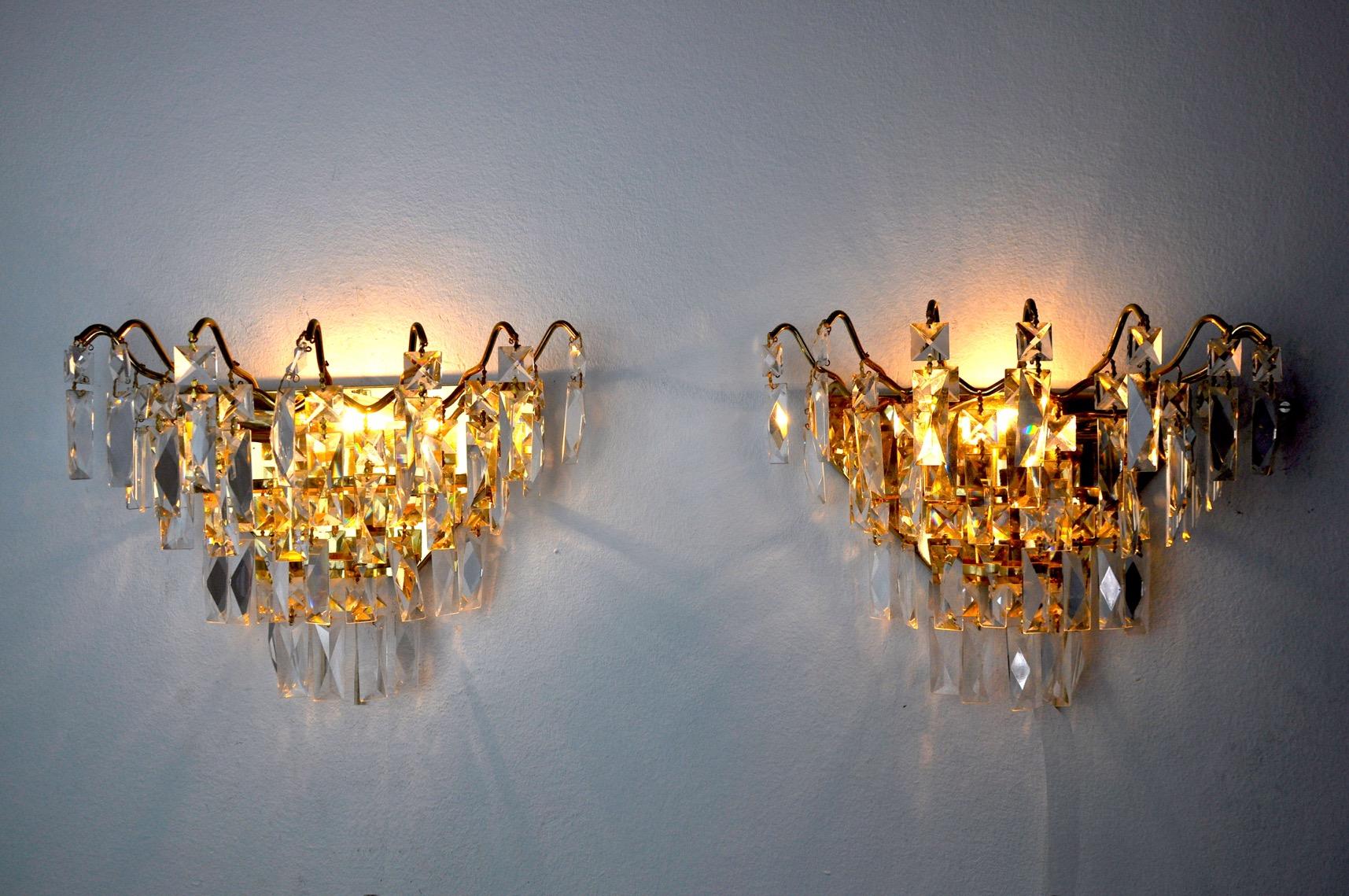 Coppia di lampade Regency, cristalli tagliati, Spagna, 1980 In condizioni buone in vendita a BARCELONA, ES