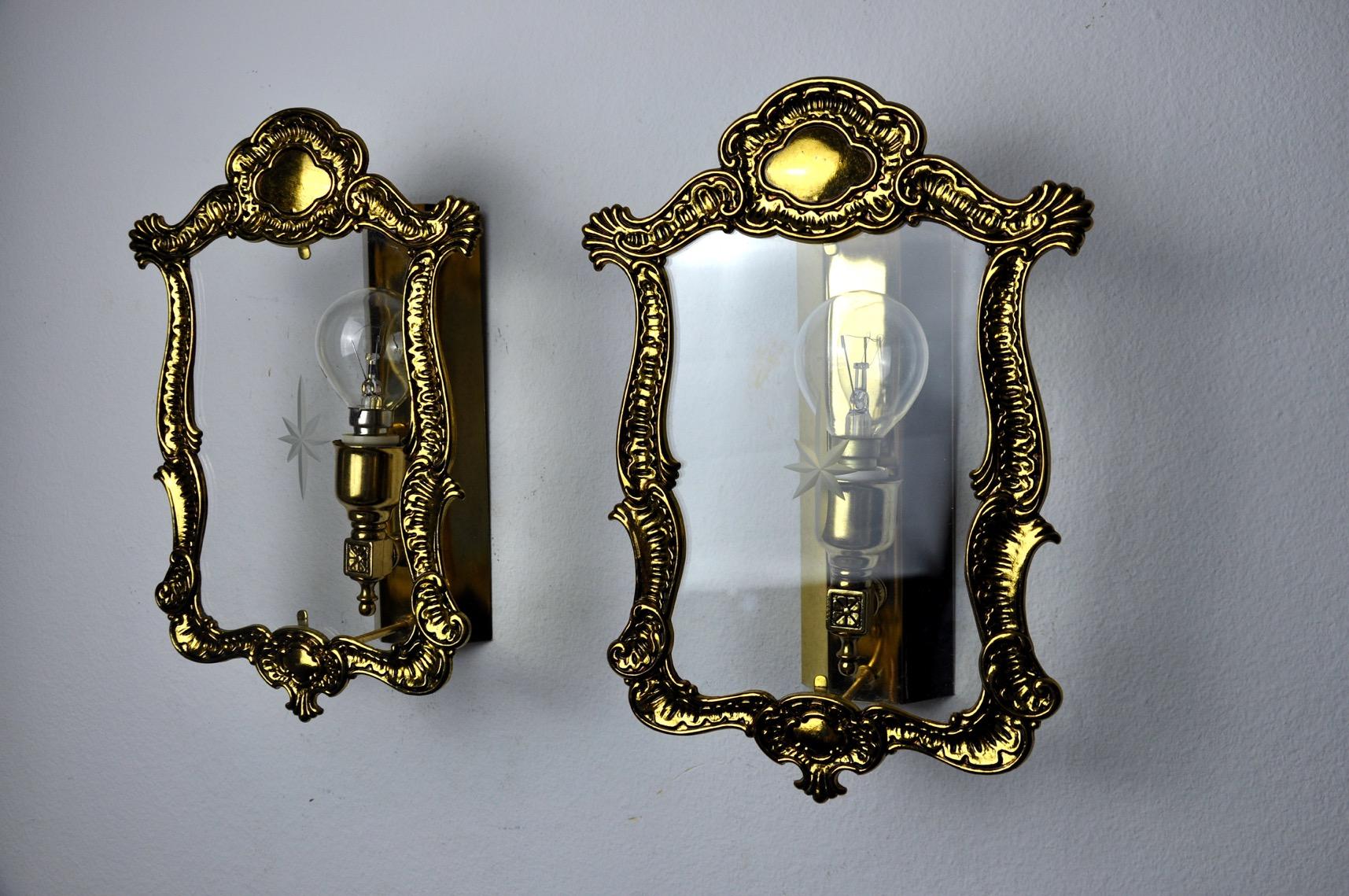 Italian Pair of Regency Sconces, Cut Glass, Italy, 1980 For Sale