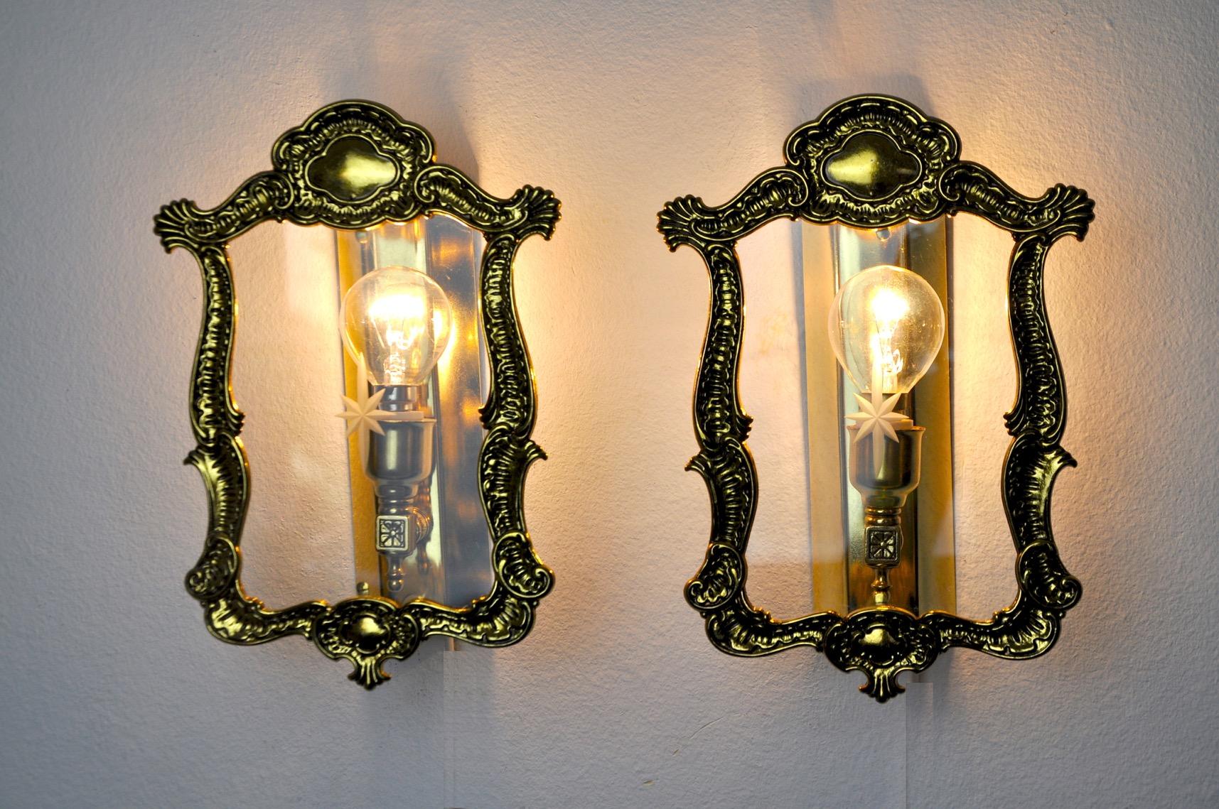 Crystal Pair of Regency Sconces, Cut Glass, Italy, 1980 For Sale