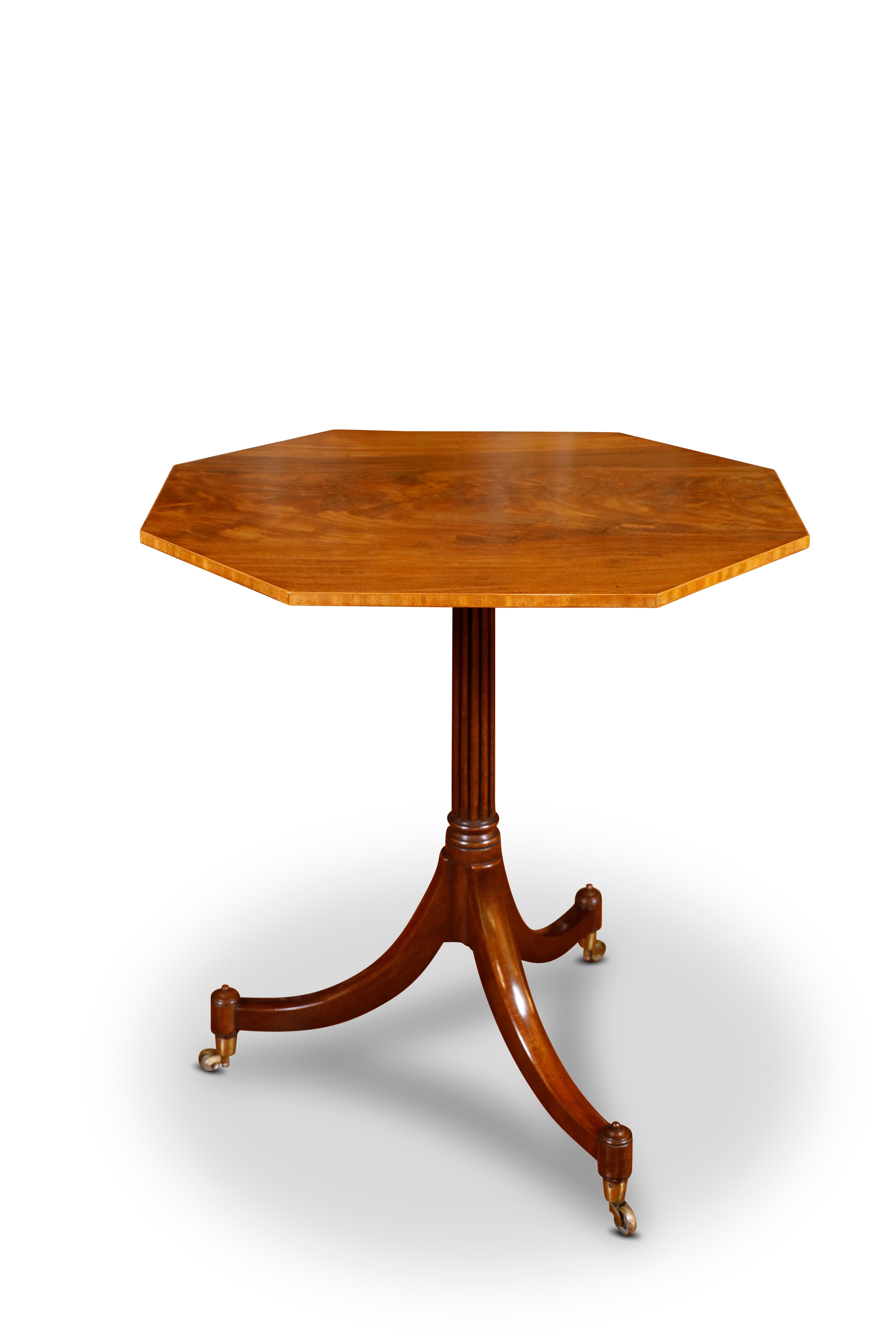 Paire de tables d'appoint Regency en vente 4