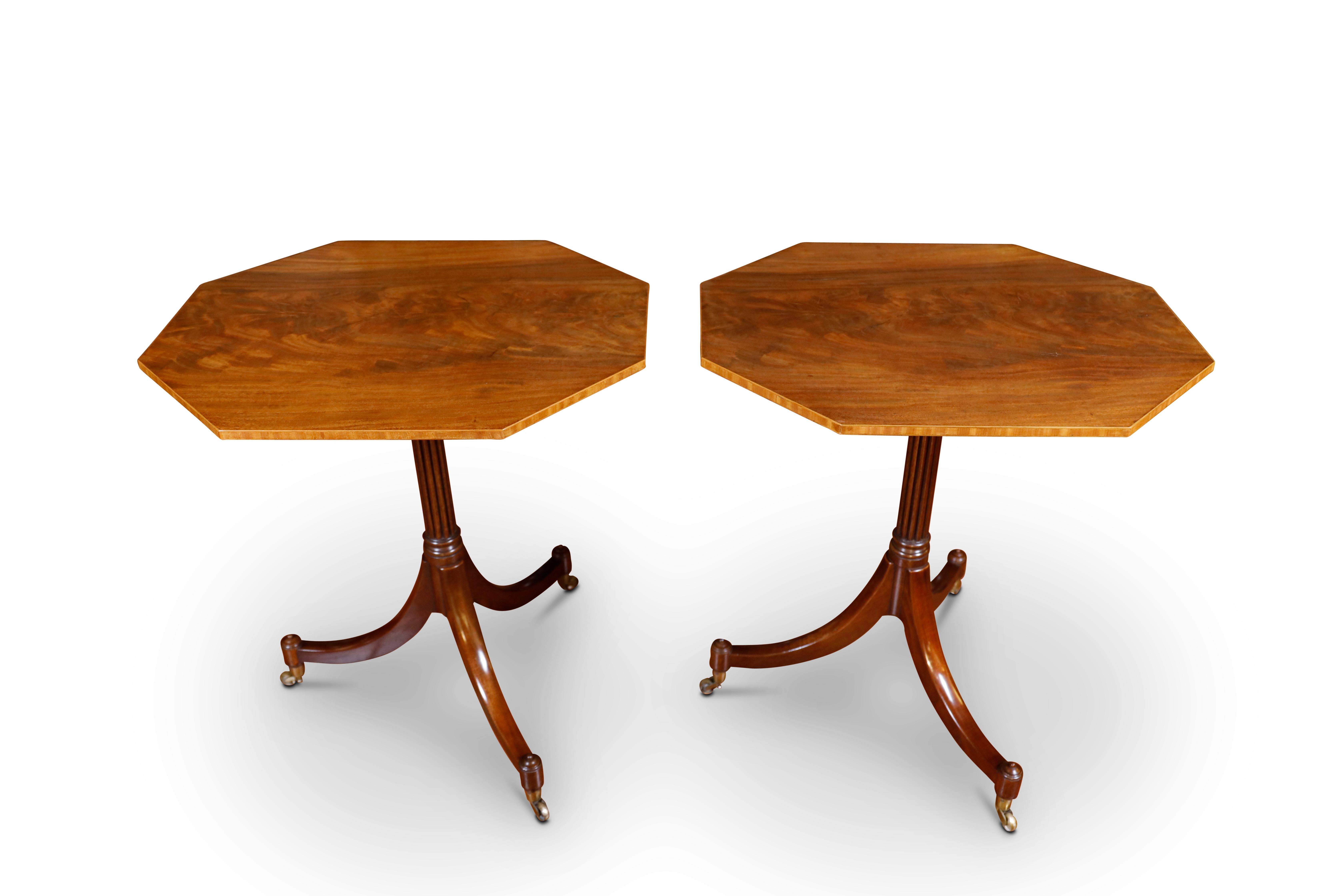 Incrusté Paire de tables d'appoint Regency en vente