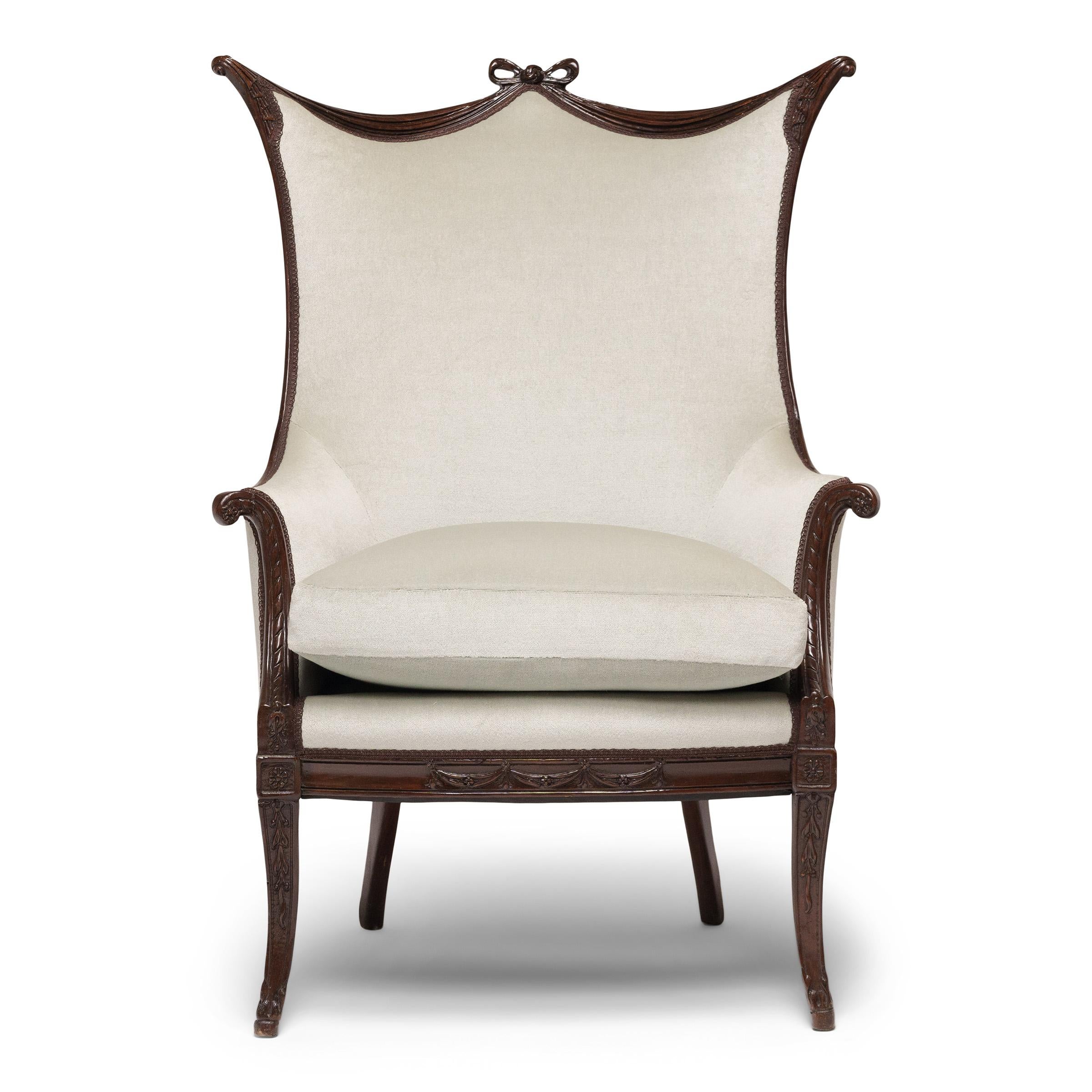 Français Paire de fauteuils de style Régence en velours bleu poudré, c.1950. en vente