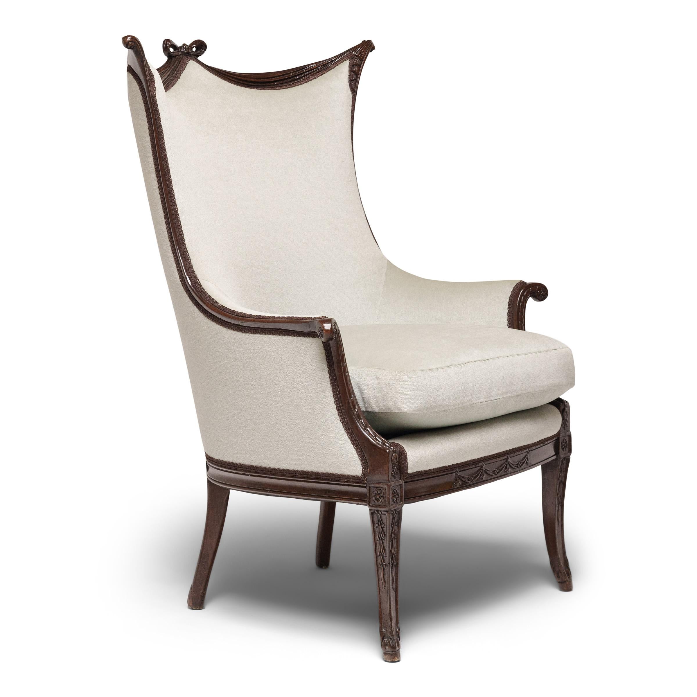 20ième siècle Paire de fauteuils de style Régence en velours bleu poudré, c.1950. en vente