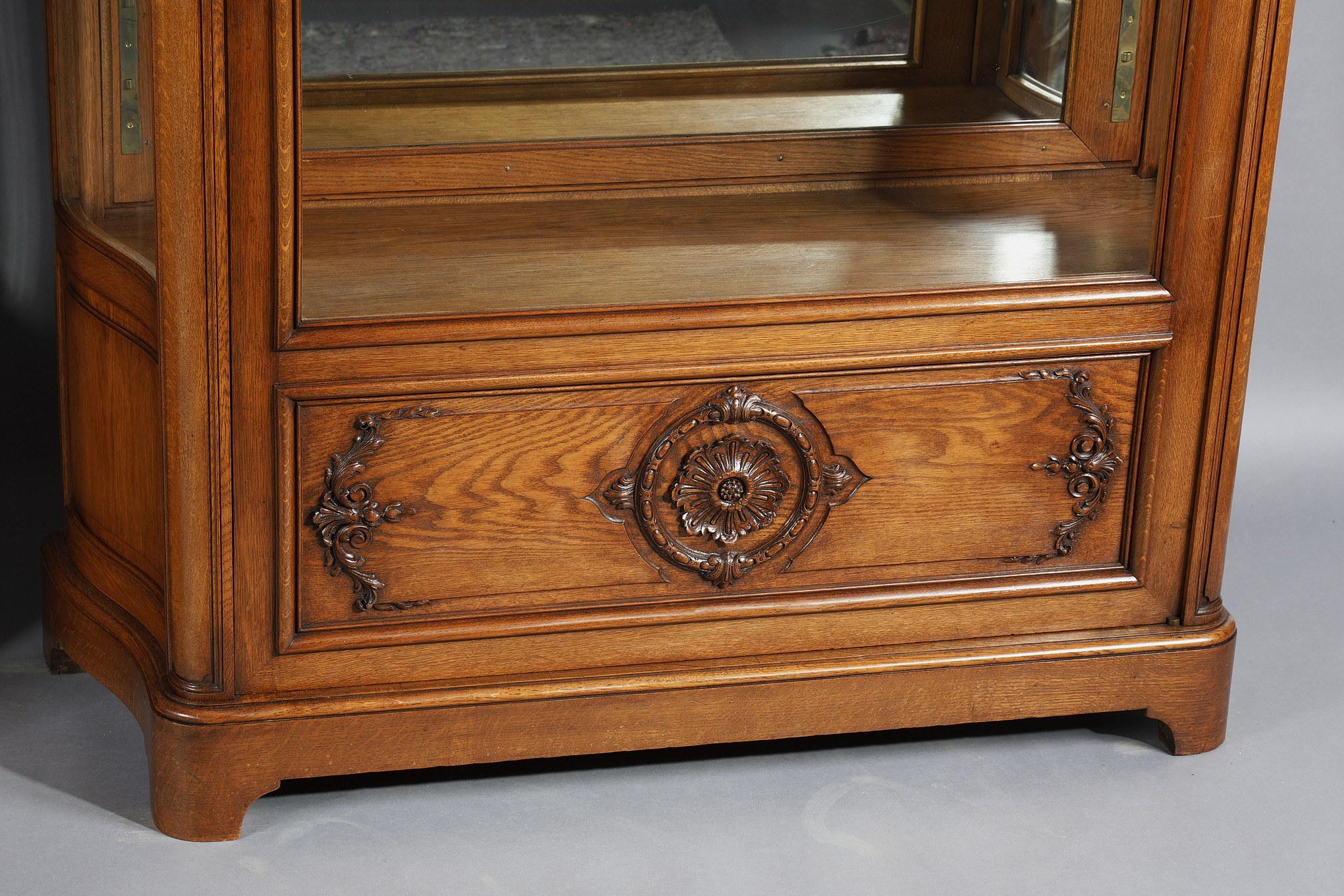 Pair of Regency-style display cabinet For Sale 9