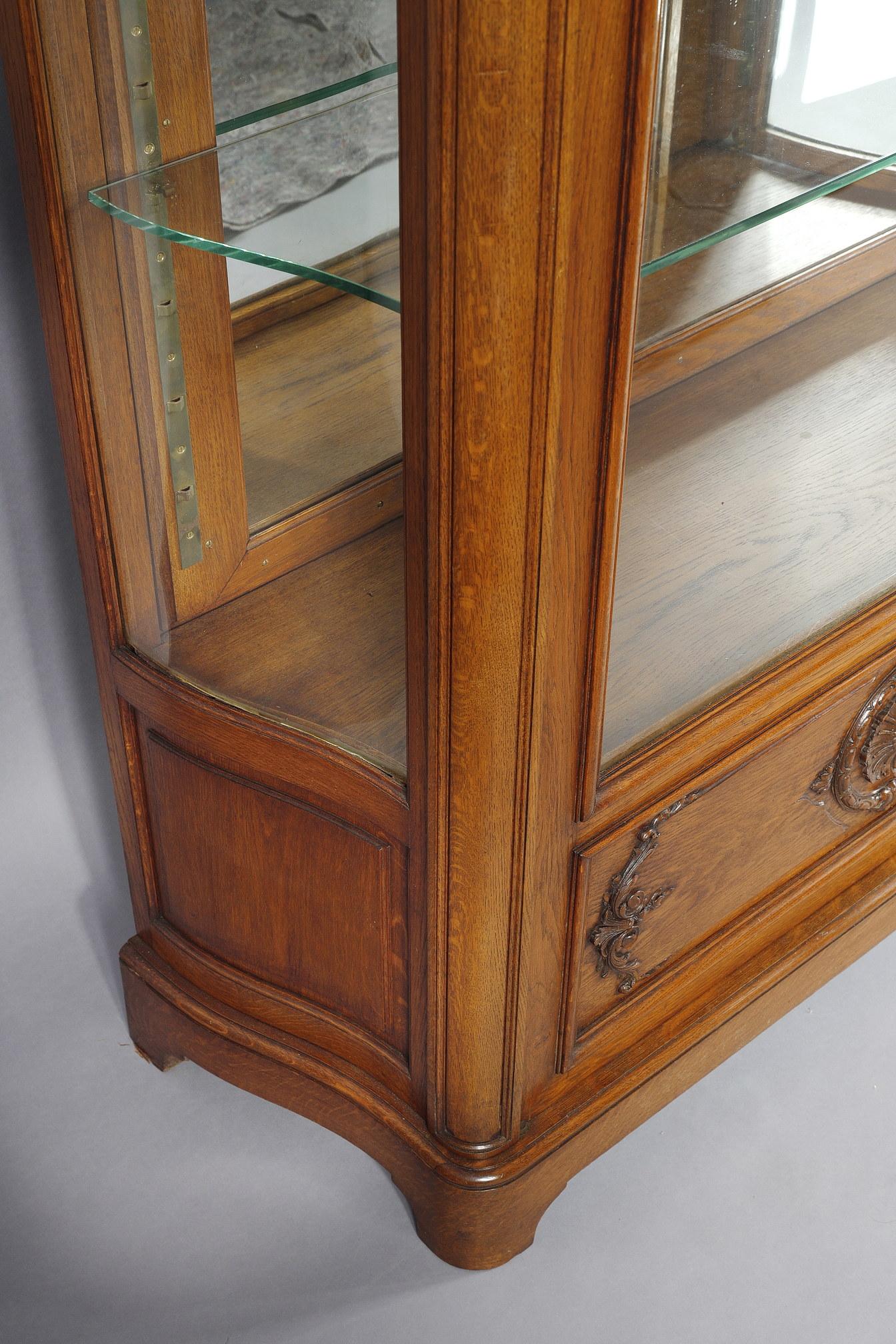 Pair of Regency-style display cabinet For Sale 12