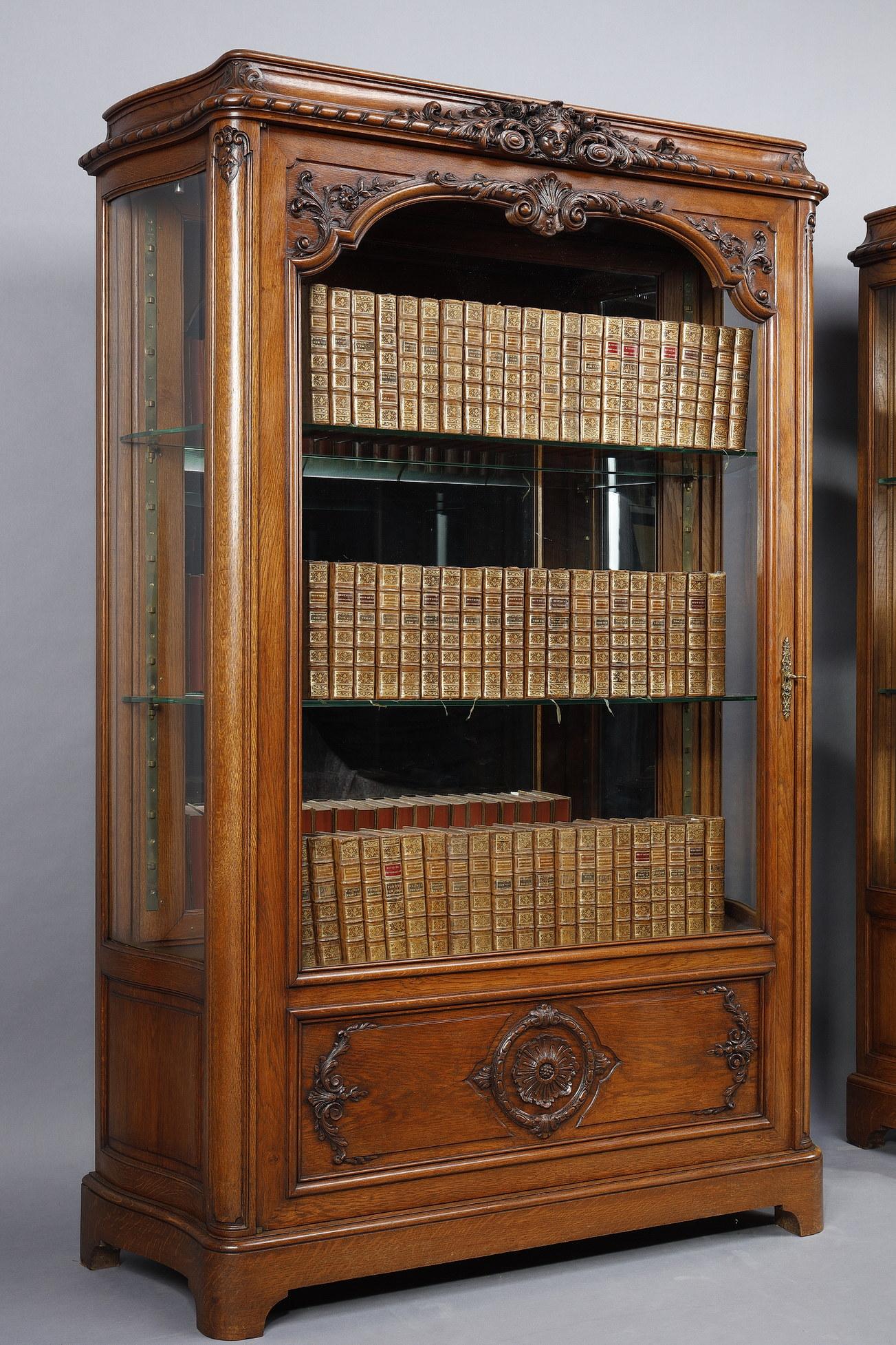 French Pair of Regency-style display cabinet For Sale