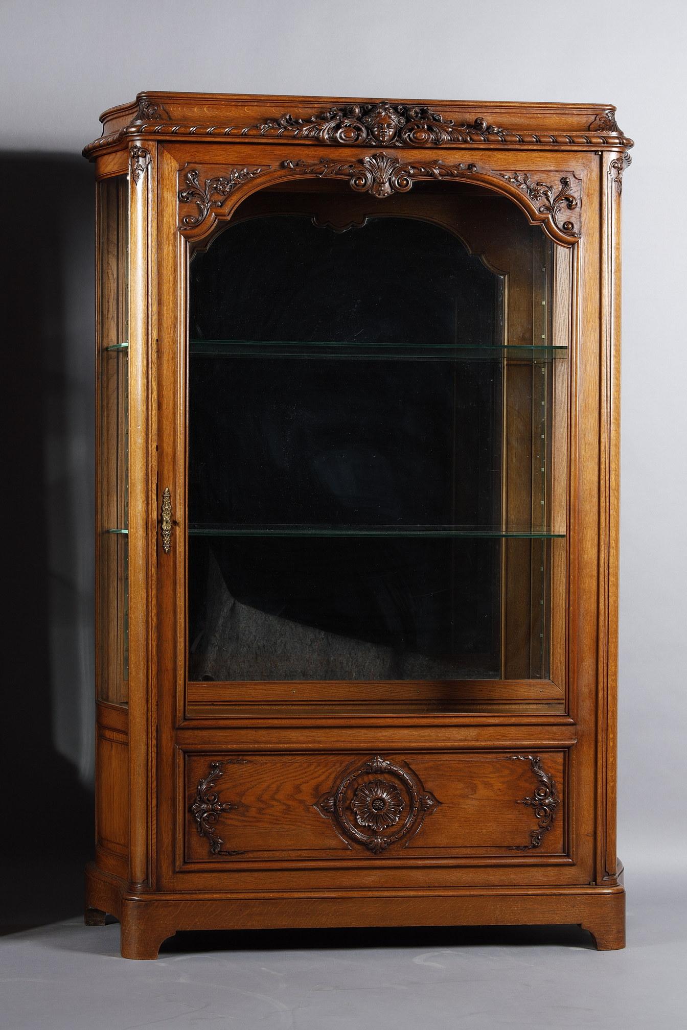 Early 20th Century Pair of Regency-style display cabinet For Sale