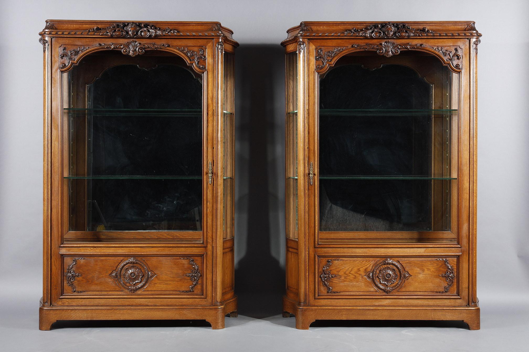 Pair of Regency-style display cabinet For Sale 1